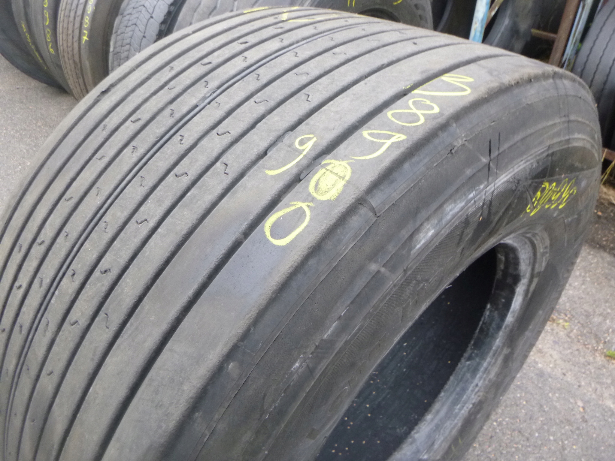 435 / 50r19. 5 Hankook полуприцеп с протектором