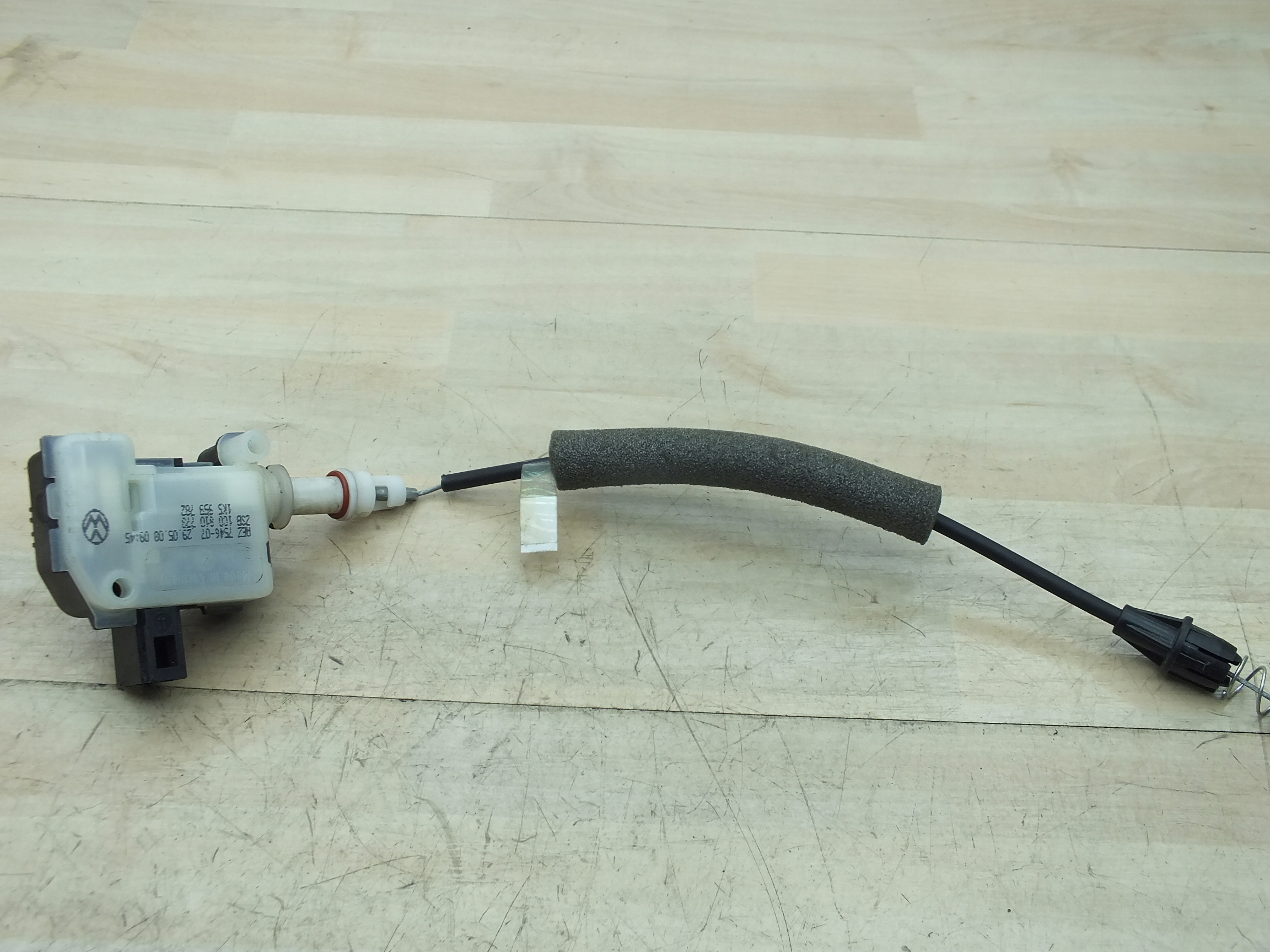 BENTLEY CONTINENTAL FS SILOWNIK KLAPKI PALIWA