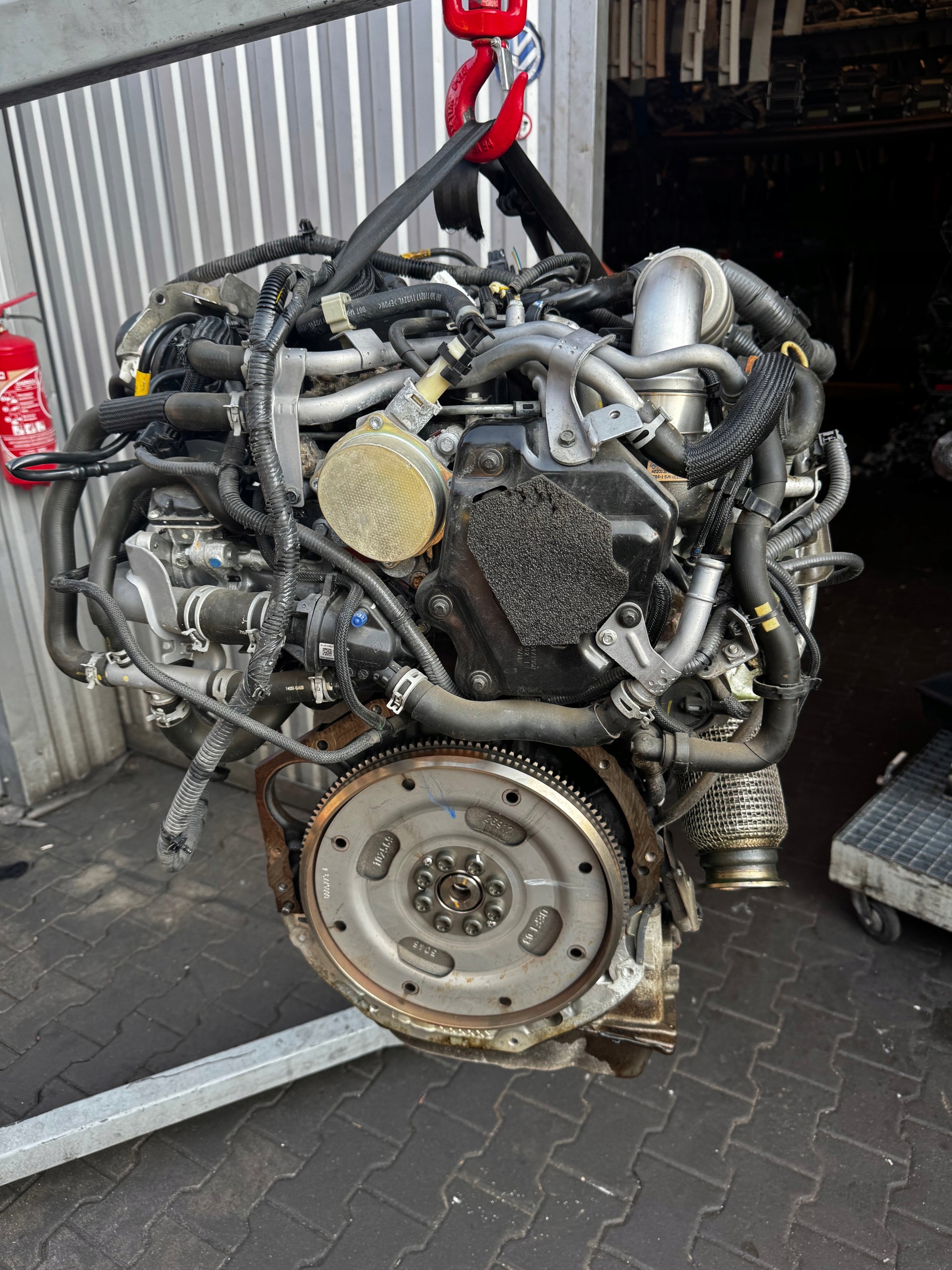 engine complete MERCEDES NISSAN NAVARA 120TYS KM YS23C270
