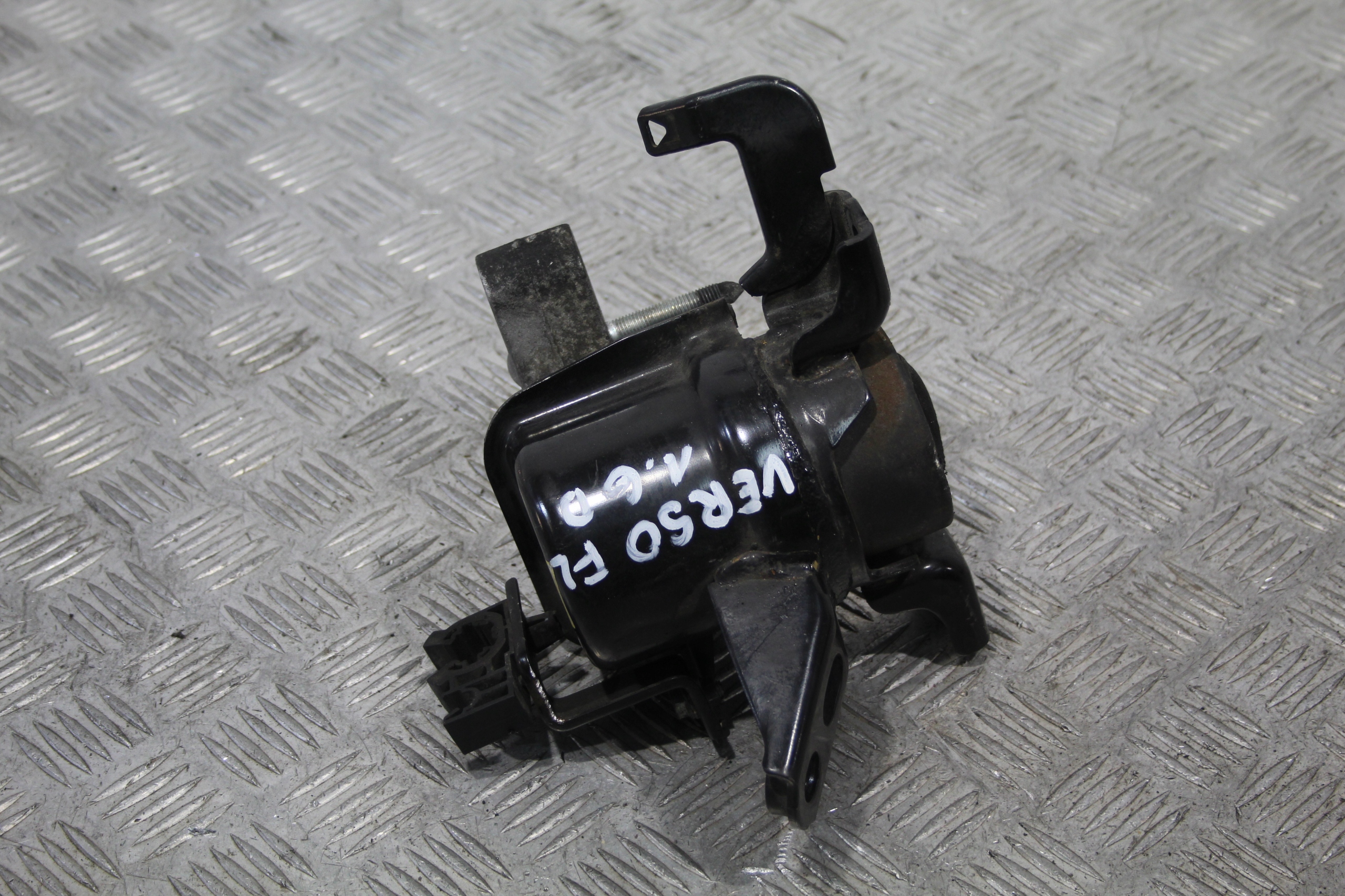 engine mount TOYOTA VERSO LIFT