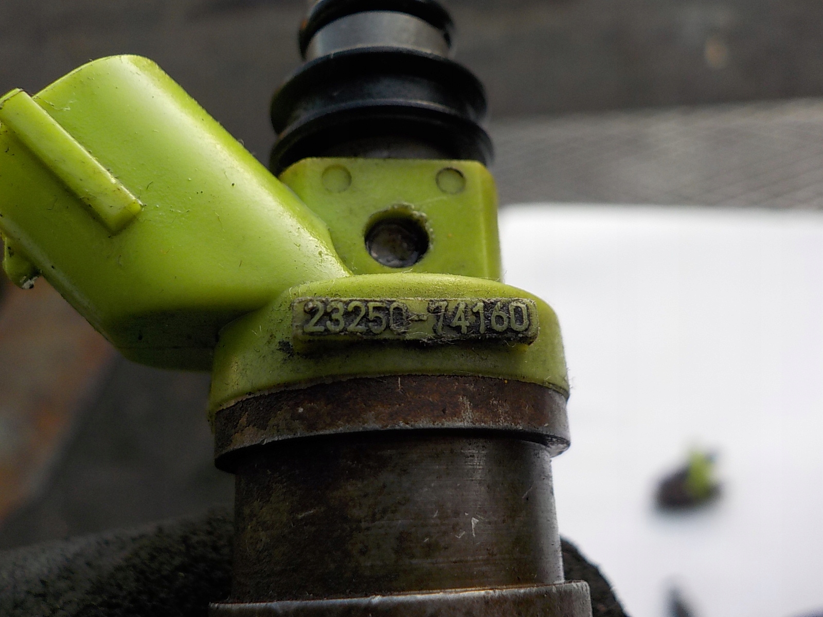 TOYOTA RAV 4 2.0 B injector 23250-74160