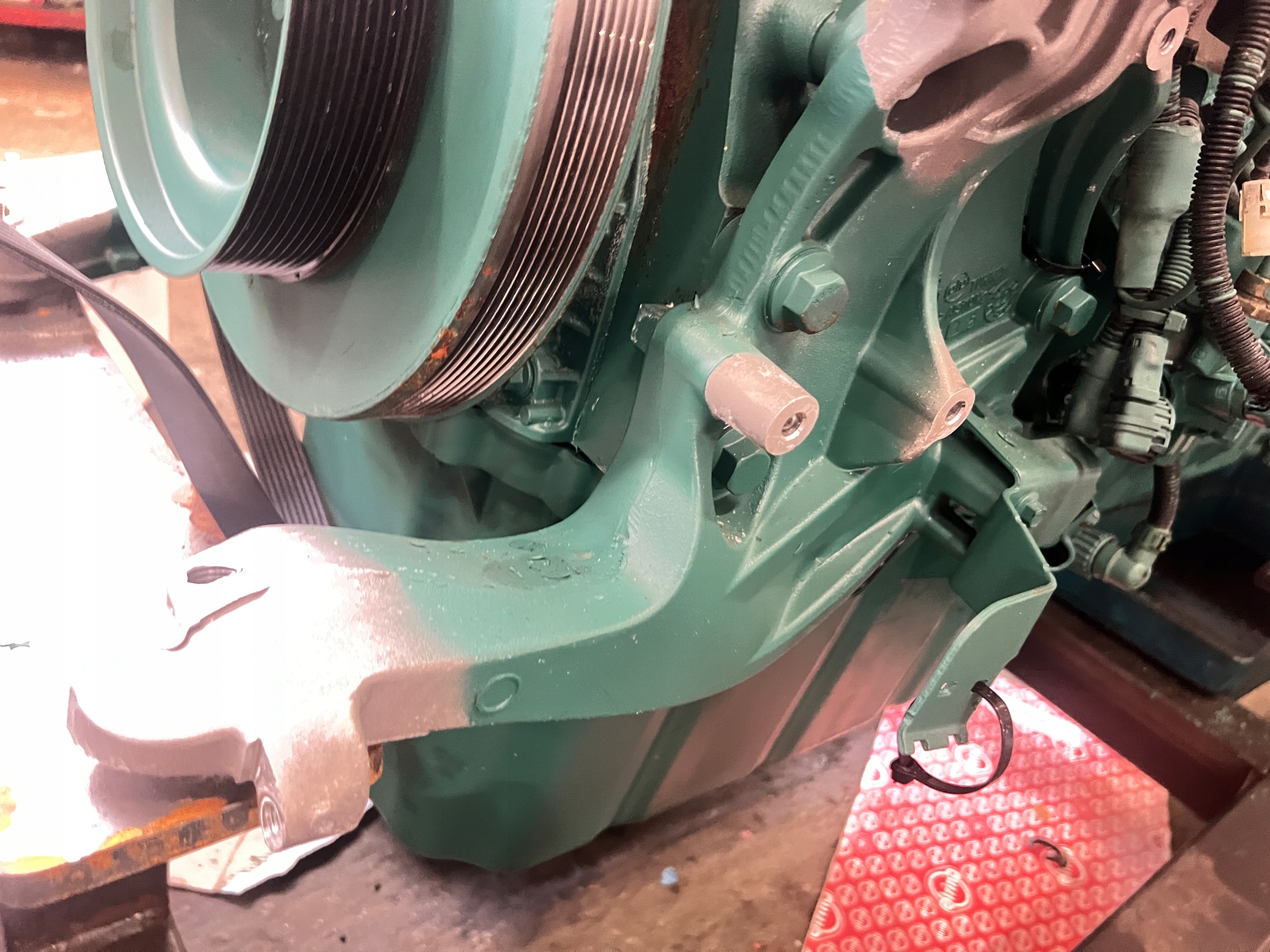 22865216 21861873 - Новий Volvo fh4 / FM4 BB Мотор лапи новий