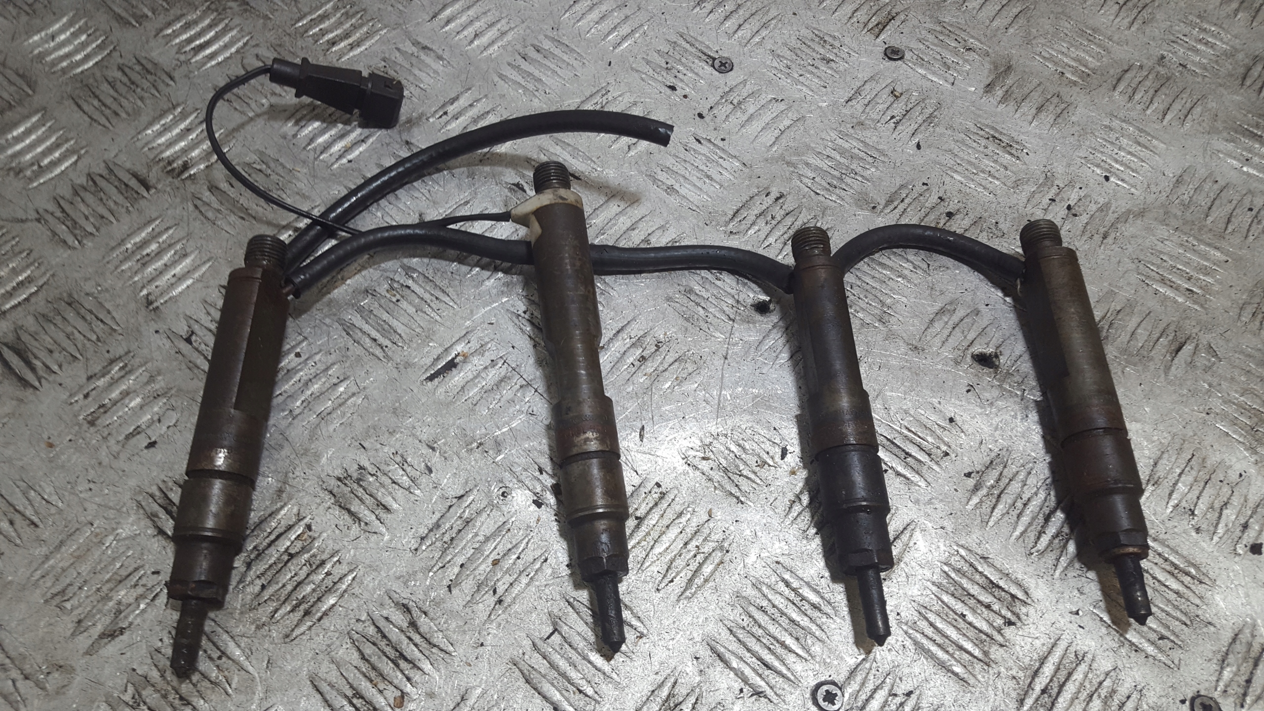 Einspritzdüse Einspritzdüse KOMPLET AUDI A4 B5 028130201G / 2FHKBEL58P87