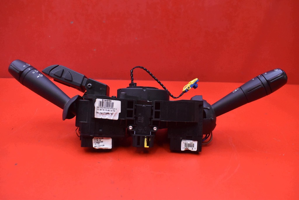 commande levier commodo sous volant PAJAK 681722712R DACIA SANDERO 2 II 5D HB 13-16