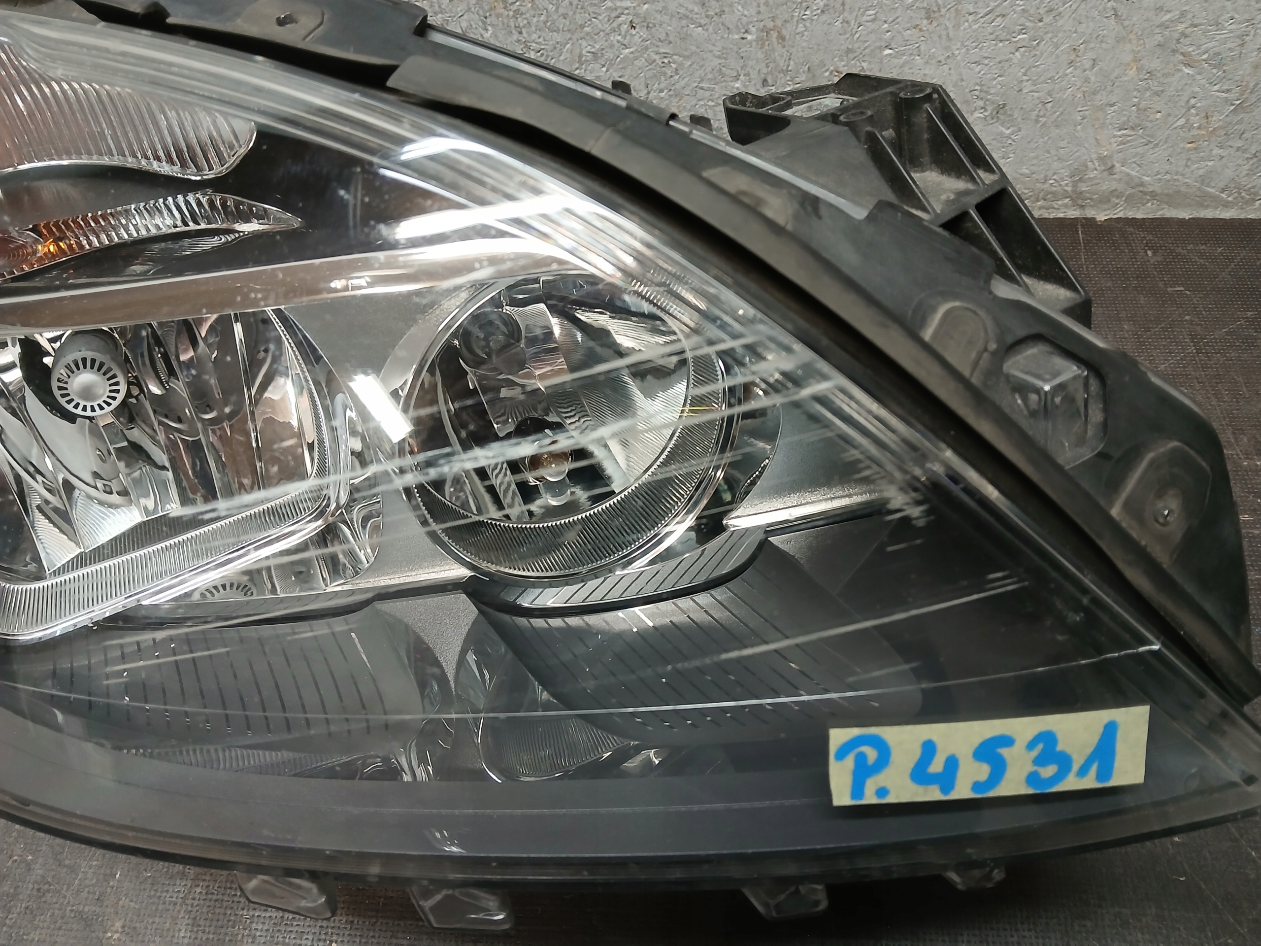 light front right MERCEDES B KLASA W246 A2468200261