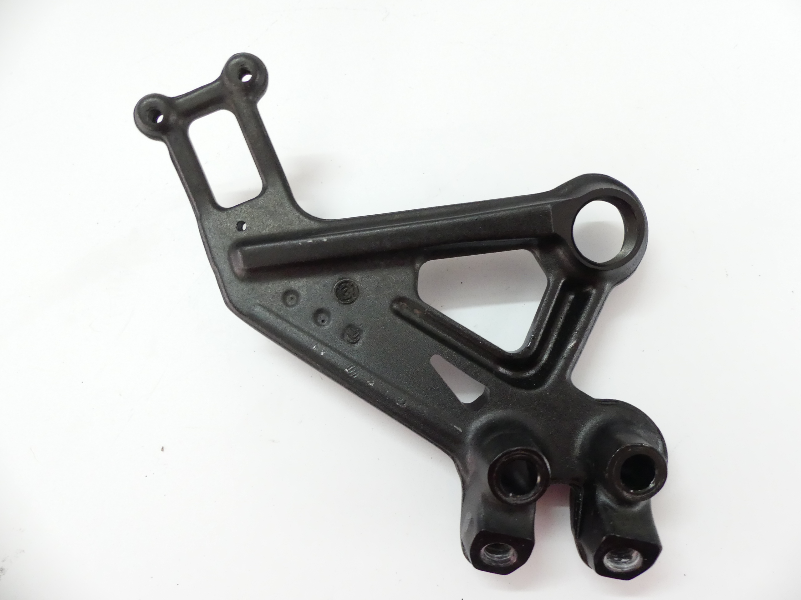 Левый крепеж. Комплект крепления кронштейна для гусеницы на квадроцикле cf moto 500. Опора бруса obr r 40*110. Кронштейн прибора для квадроцикла. Кронштейн крепления радиатора, верхний cf moto.