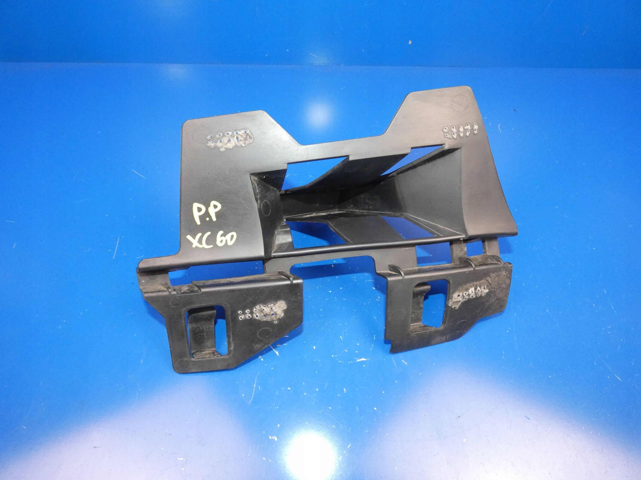 VOLVO XC60 e Supporto staffa Paraurti Destra Anteriore
