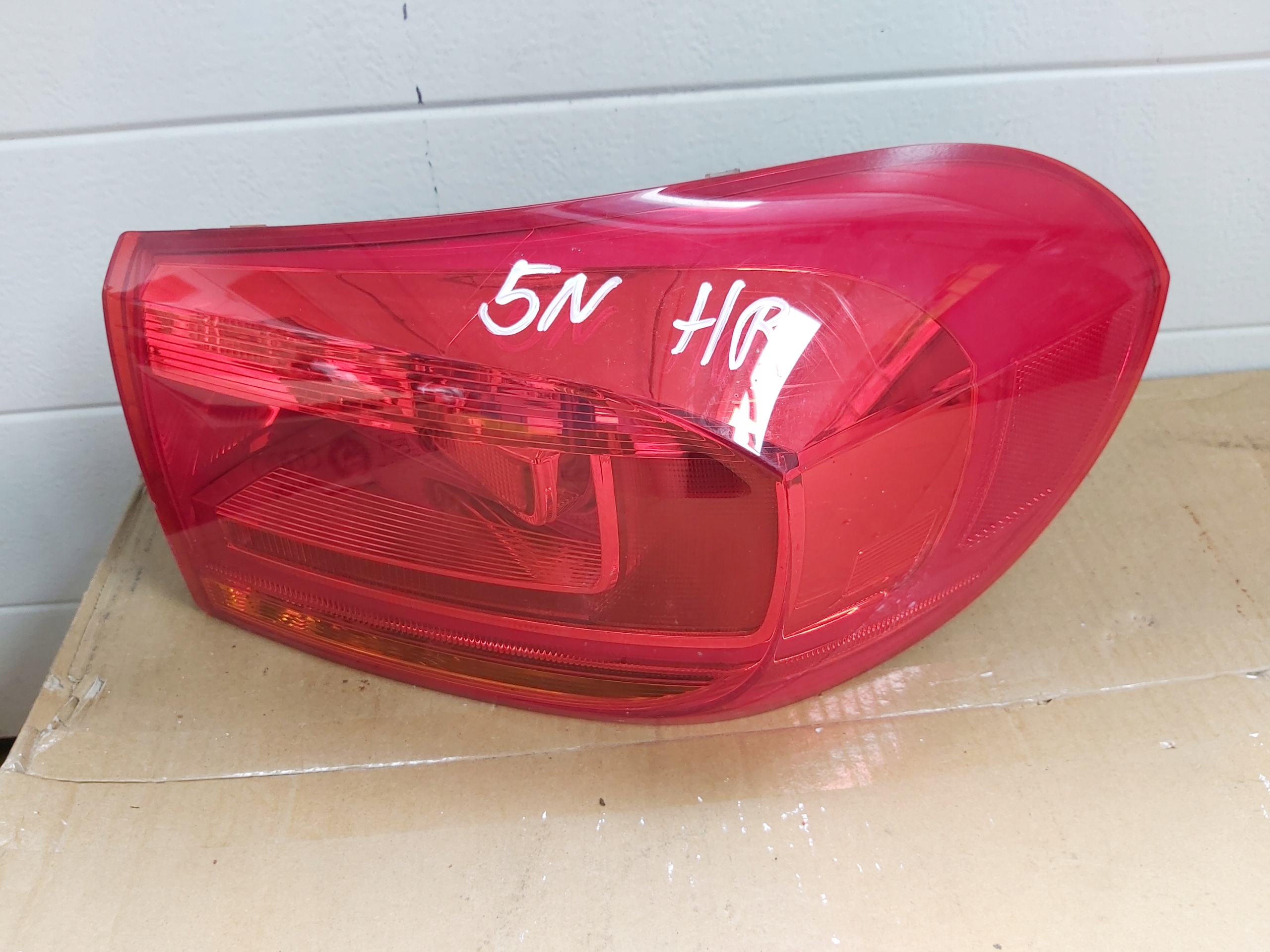 VW TIGUAN 5N0945096Q LAMPA PRAWY TYŁ