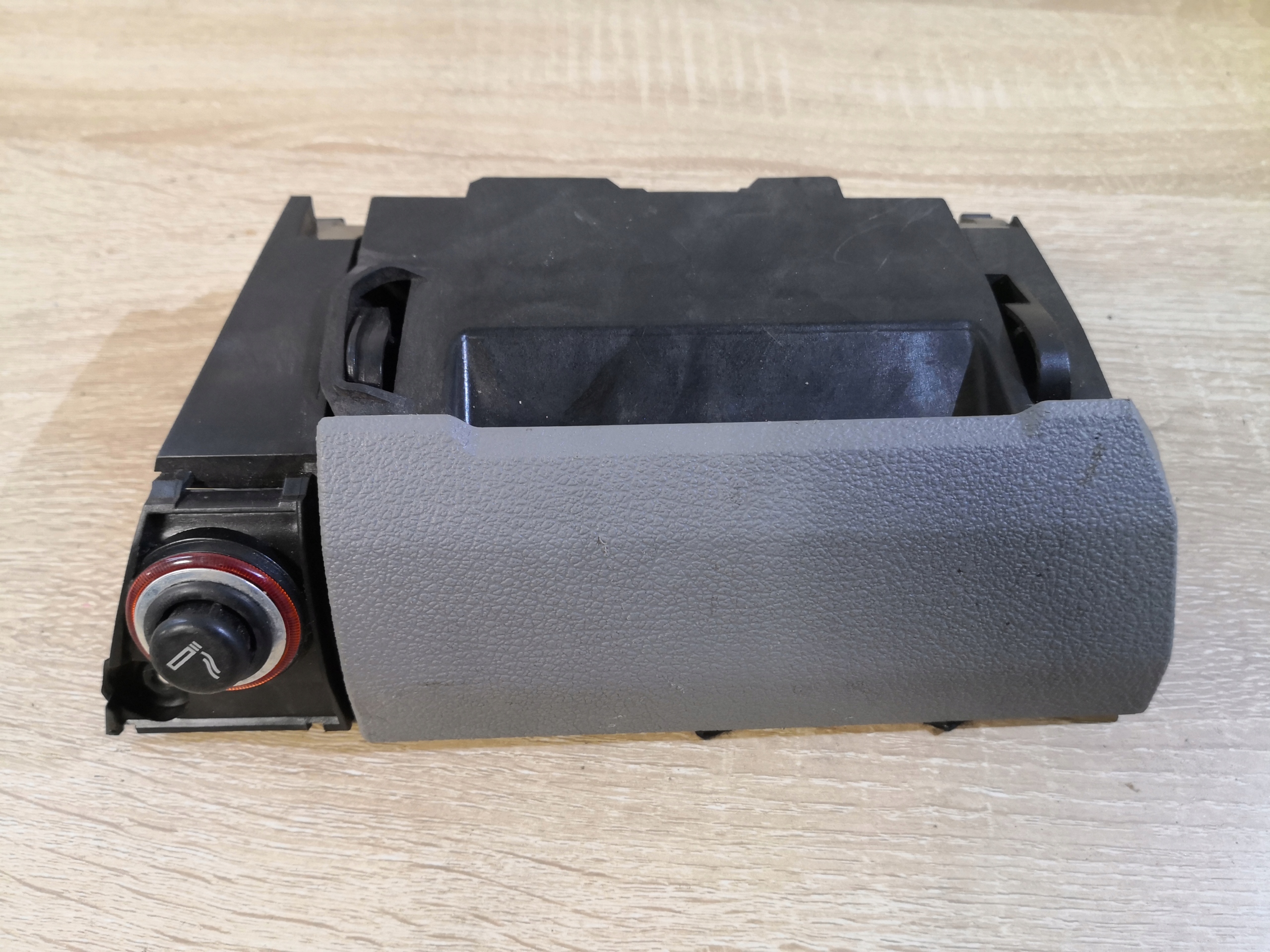 ashtray front VW TOURAN 1T1857961