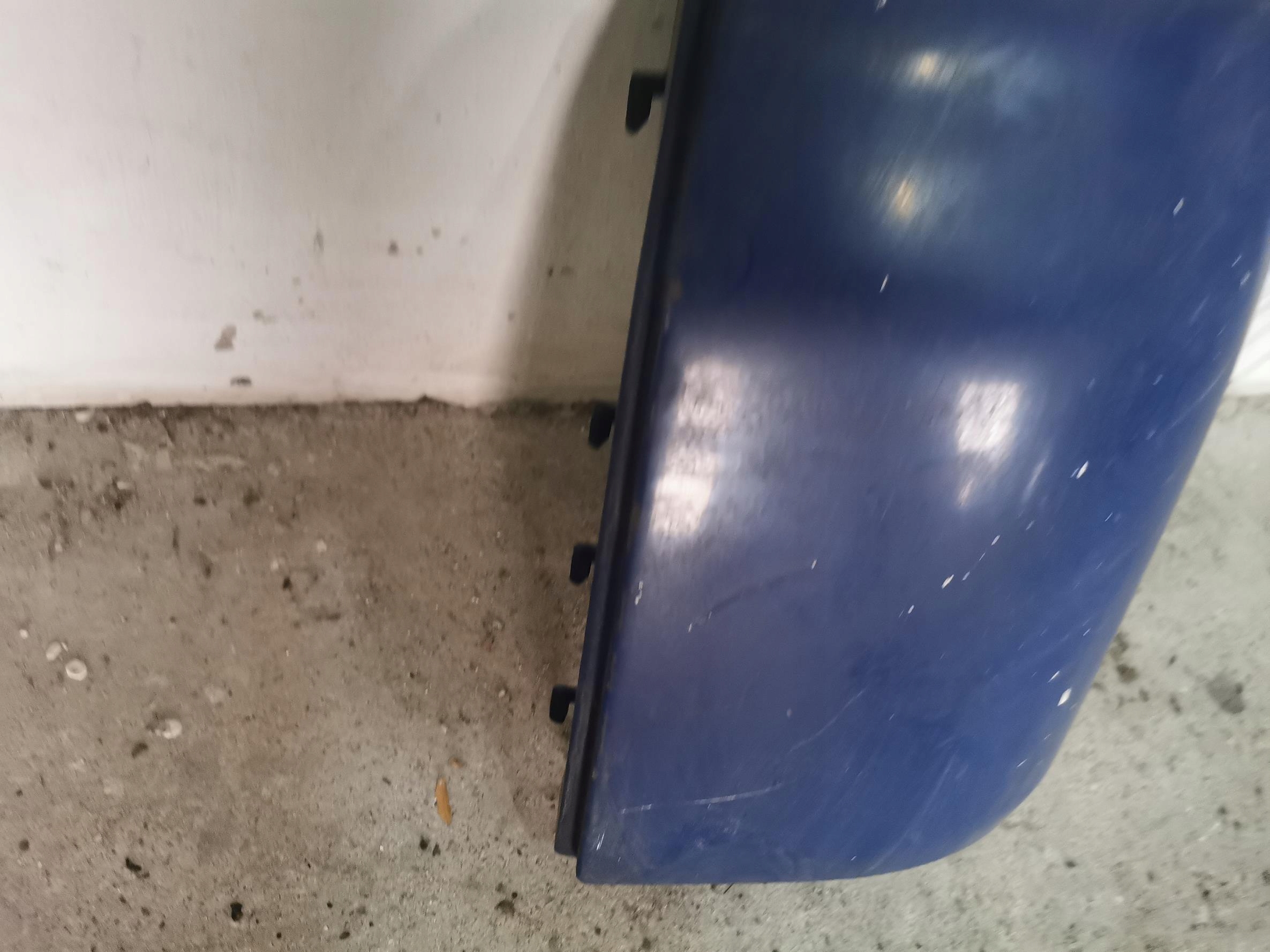 Ecke der Stoßstange unter LAMPE rechts heck VW T5 7H0807322
