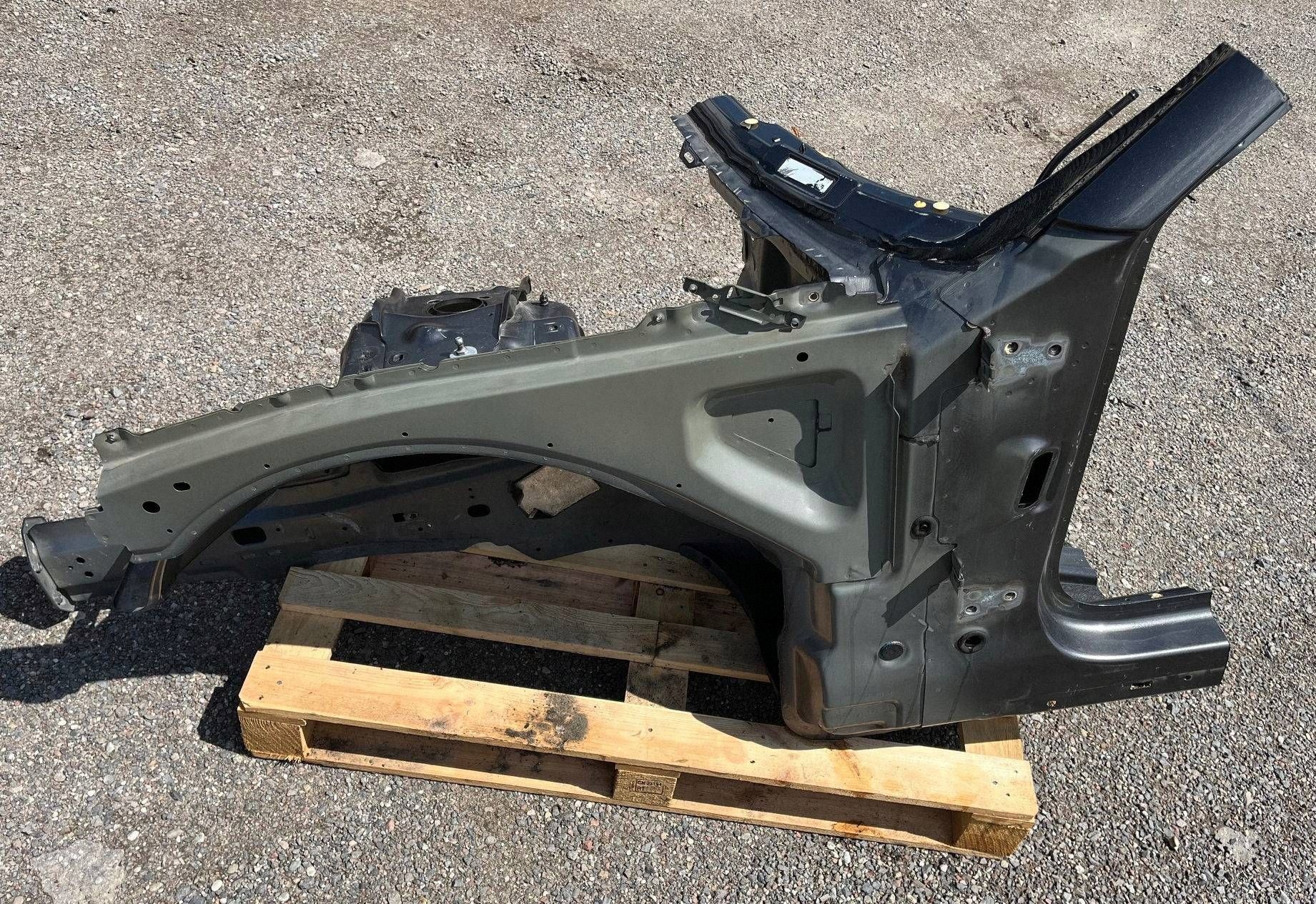 quarter front quarter fartuch left Dodge Challenger 2015