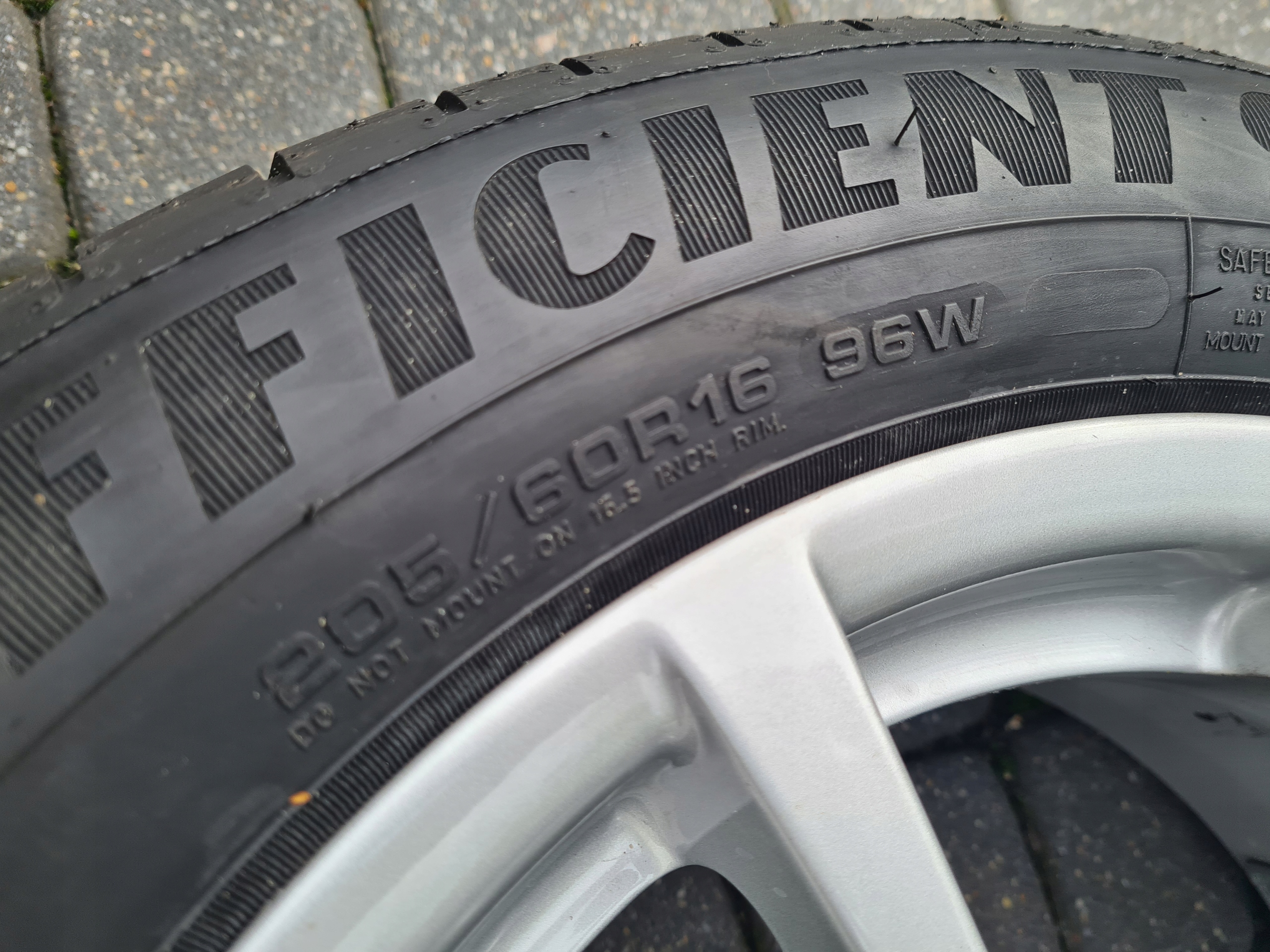 Felgi Koła BMW 16 Seria 3 F30 F31 E46 F10 F11 Szerokość opony 205 mm