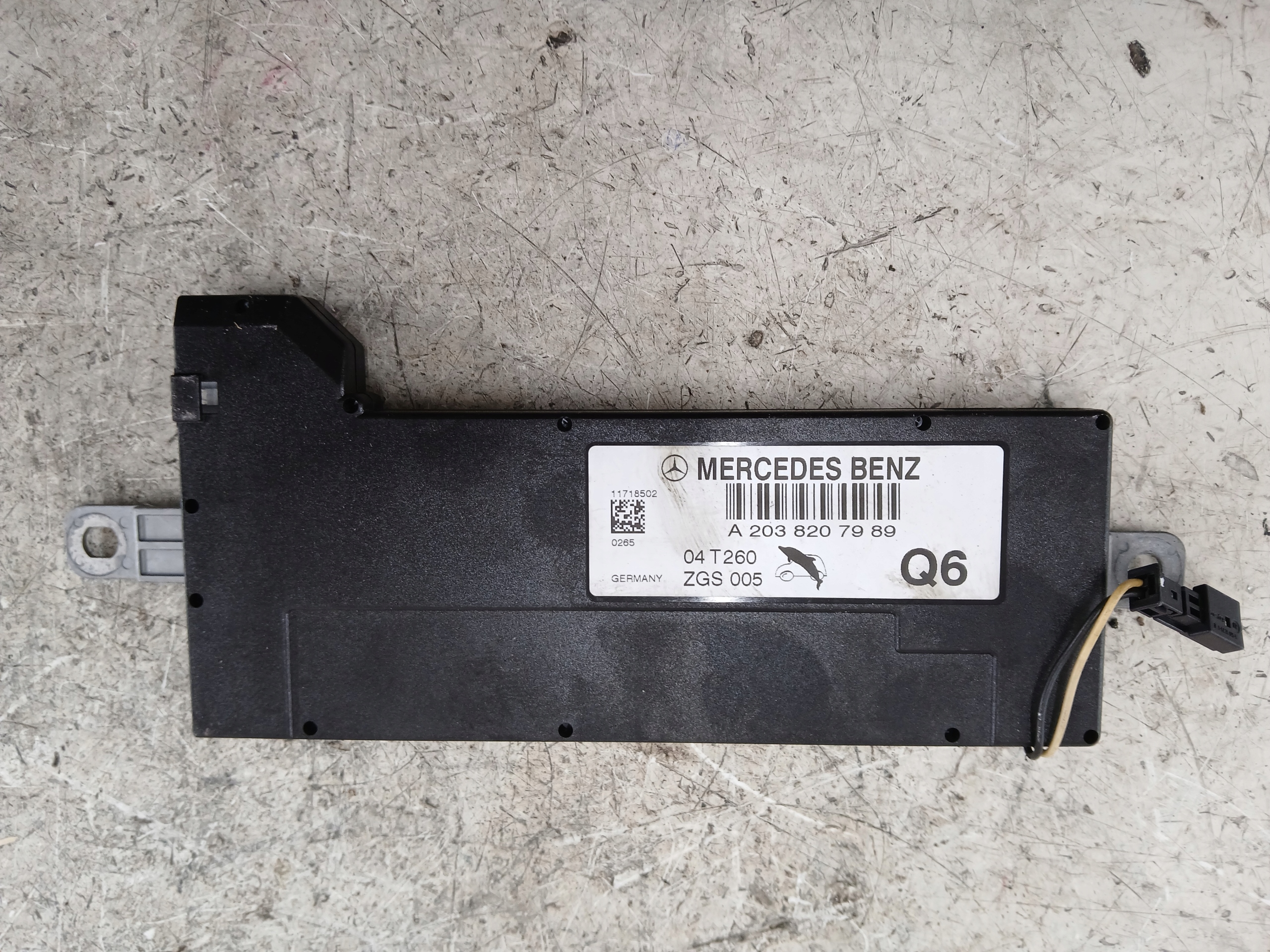 MERCEDES W203 antenna amplifier A2038207989
