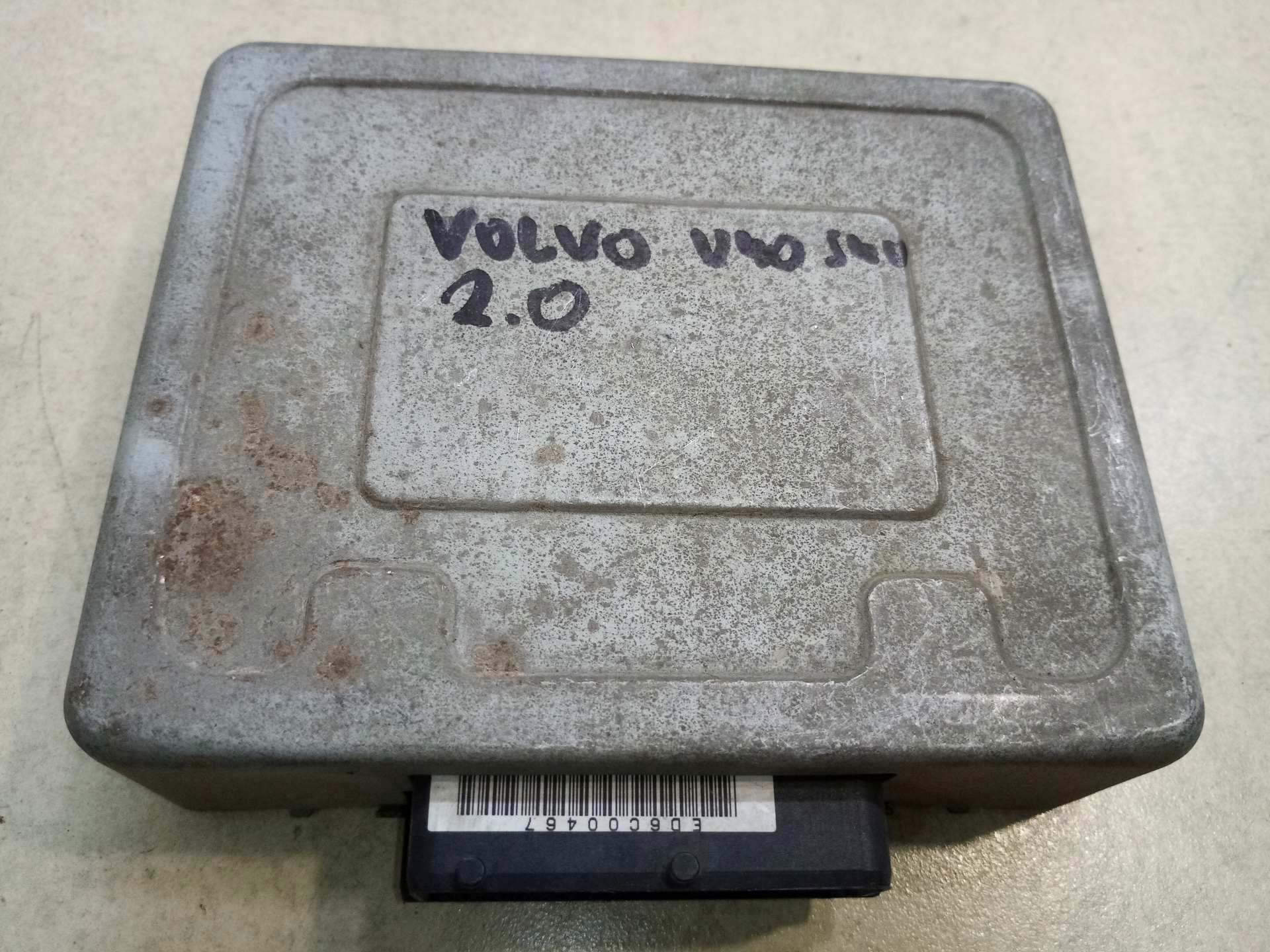 control unit of the engine VOLVO V40 2.0 P30813727
