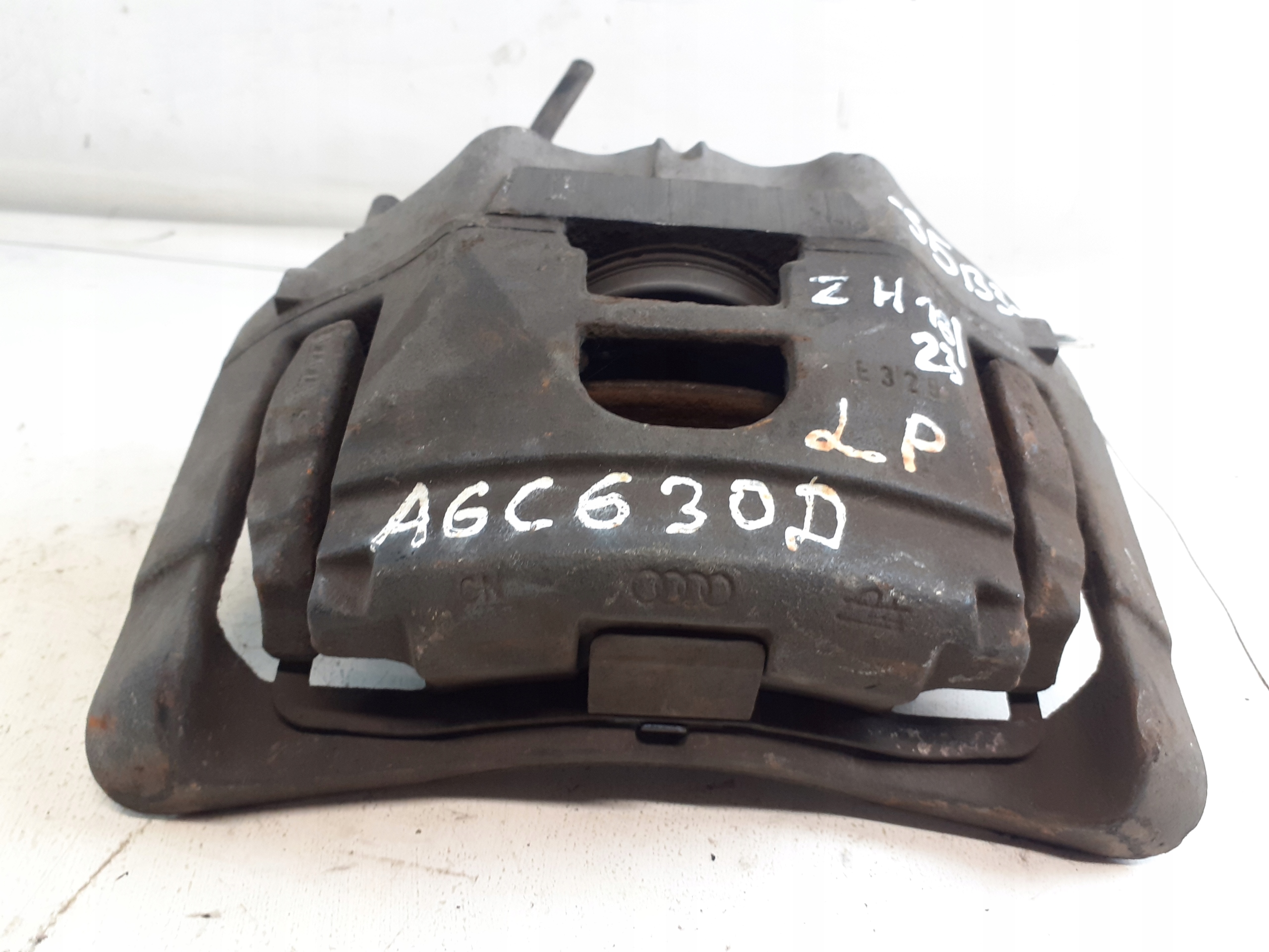 strmeň ľavý predok predný AUDI A6 C6 3.0 TDI