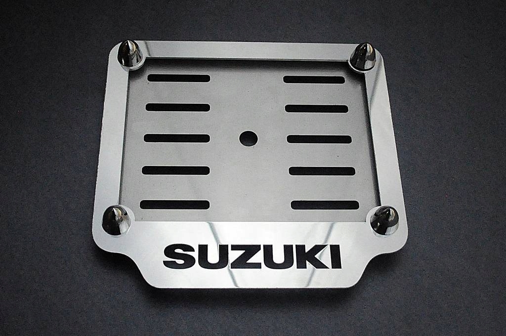РАМКА НОМЕРНОГО ЗНАКА МОТОЦИКЛА SUZUKI