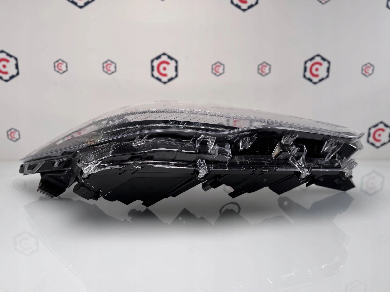 LAMPA PRAWA PRZÓD TOYOTA COROLLA CROSS FULL LED Wersja Europejska