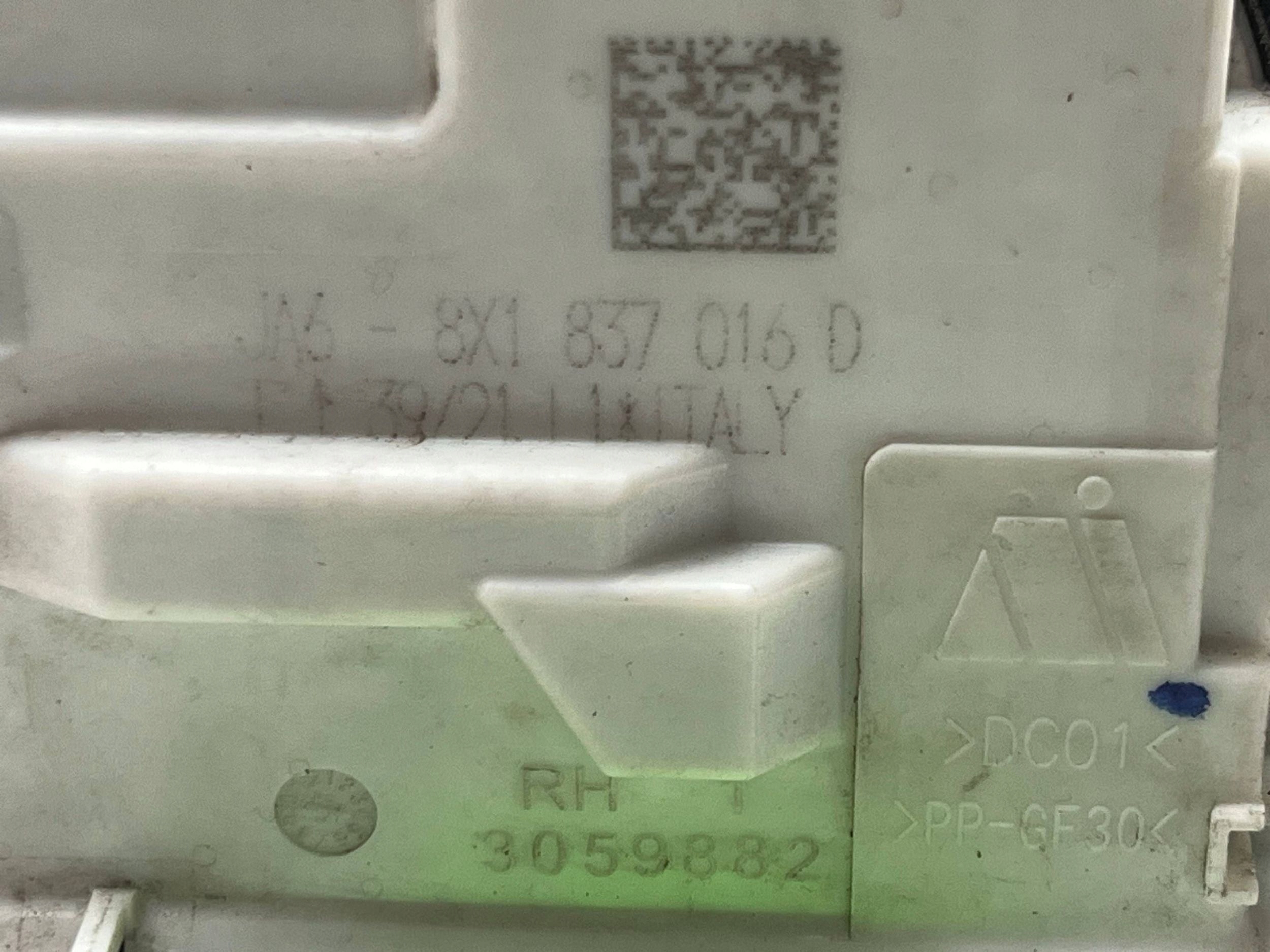 AUDI A4 B9 lock door right front 8X1837016D @M