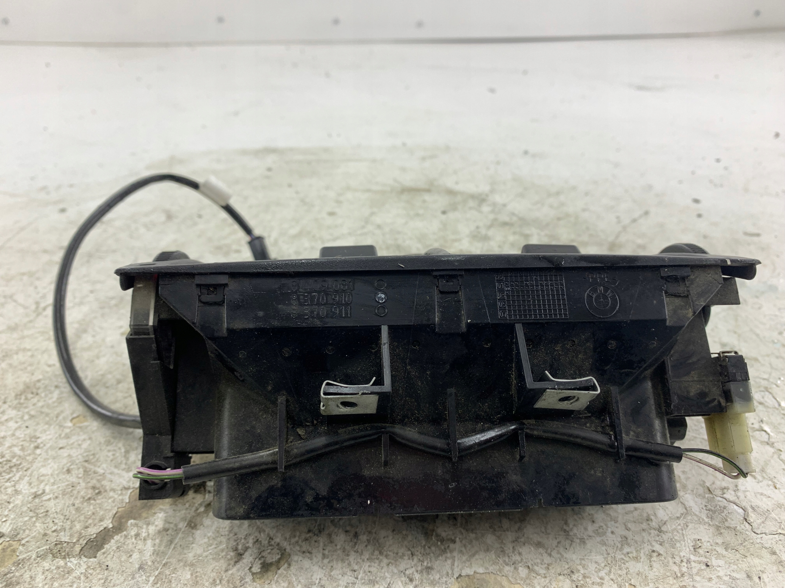 BMW E53 X5 grid air conditioning devices rear part 8409081