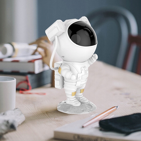 PROJEKTOR GWIAZD NIEBA LED LAMPKA NOCNA ASTRONAUTA IDEALNY NA PREZENT Wysokość produktu 24.5 cm