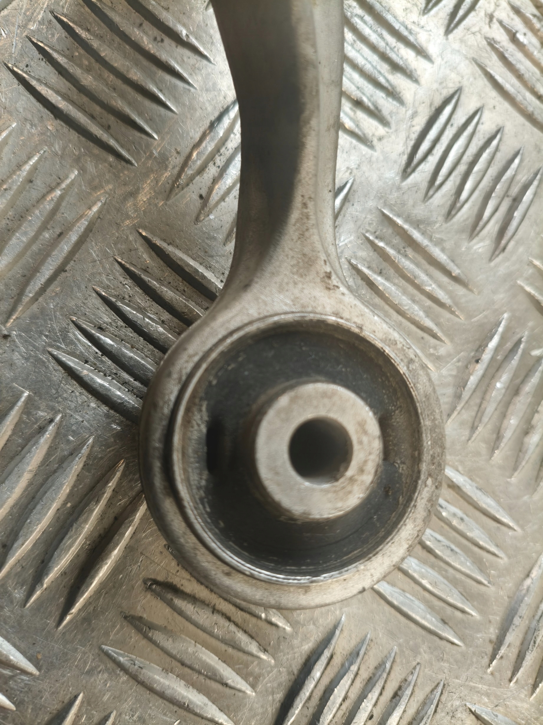 arm upper right AUDI A4 B5 1.9TDI