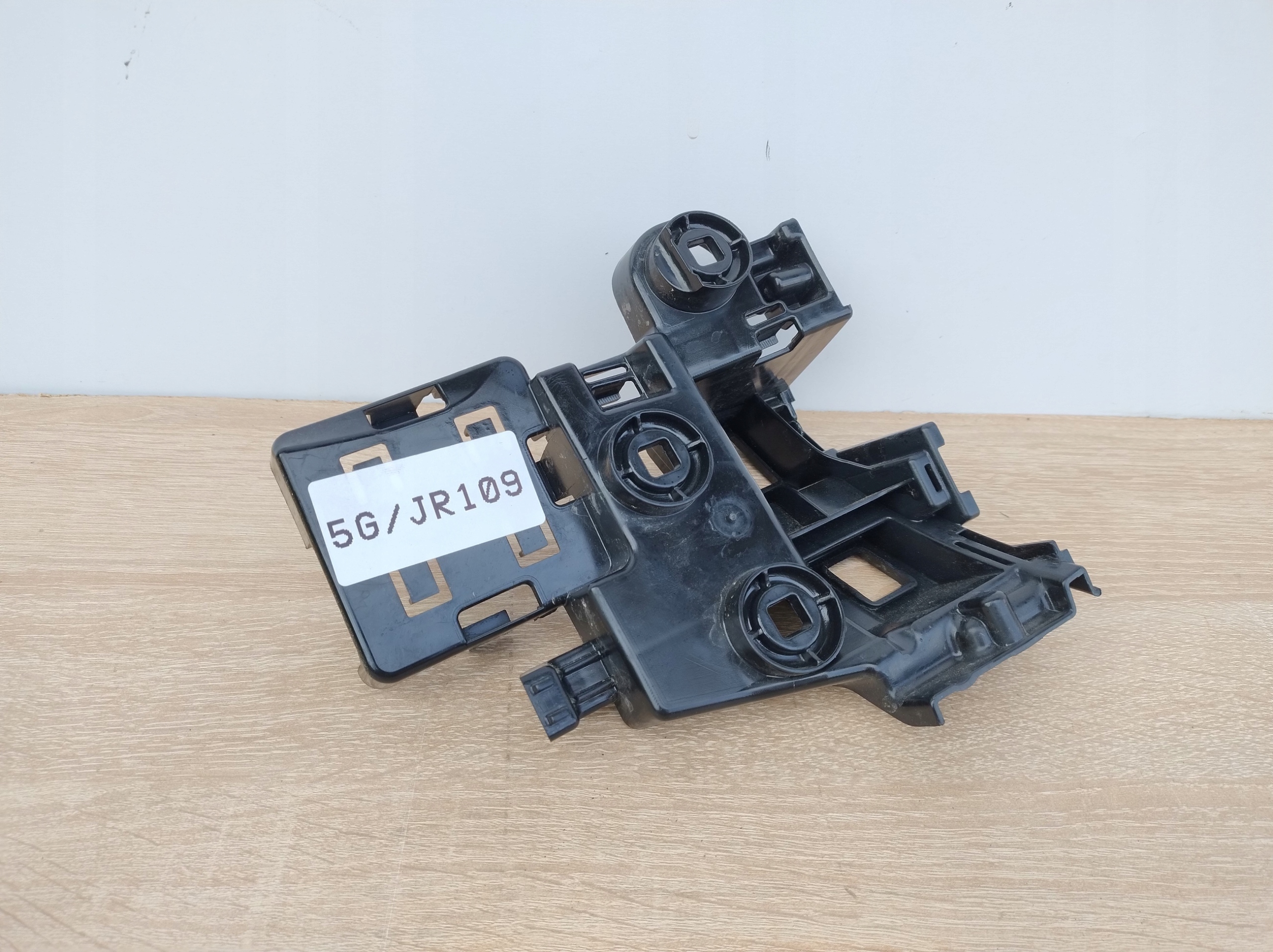 VW TOUAREG 3 III bumper bracket left rear part holder