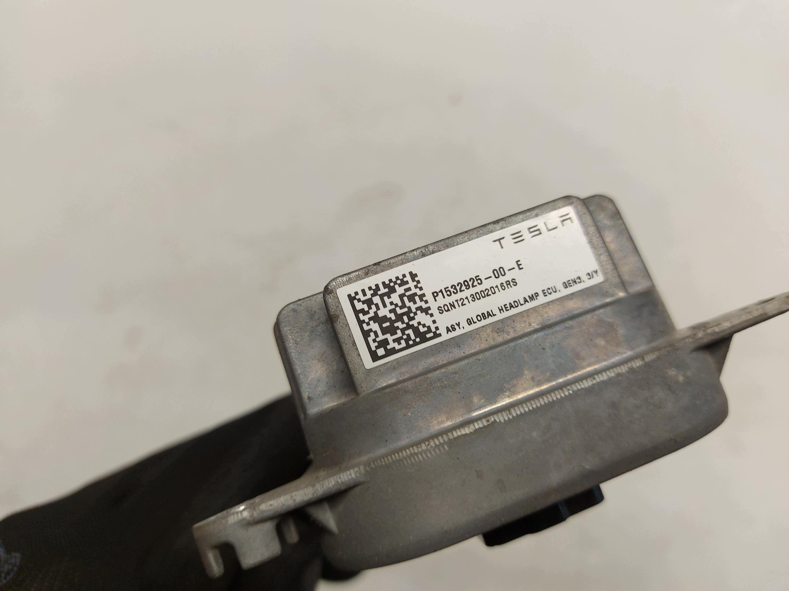TESLA MODEL 3 2022r unité de contrôle feux avant gauche 1532925-00-E