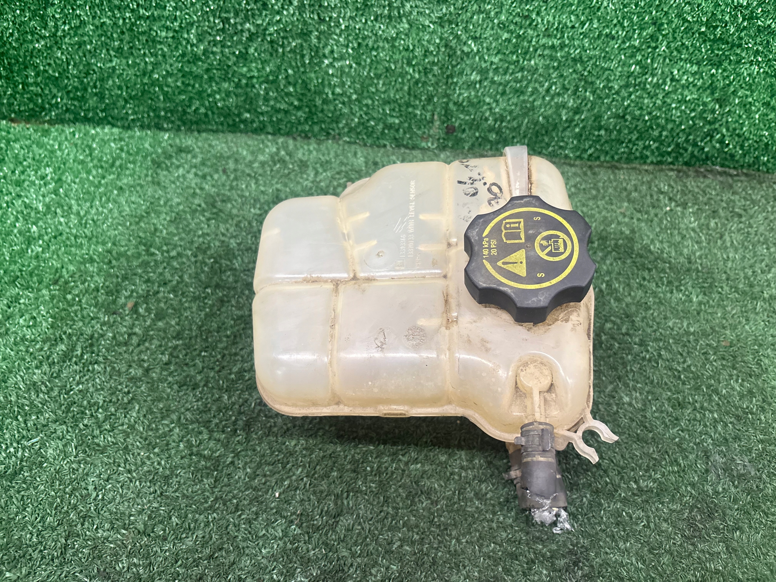 Réservoir eau OPEL ASTRA J 13393368