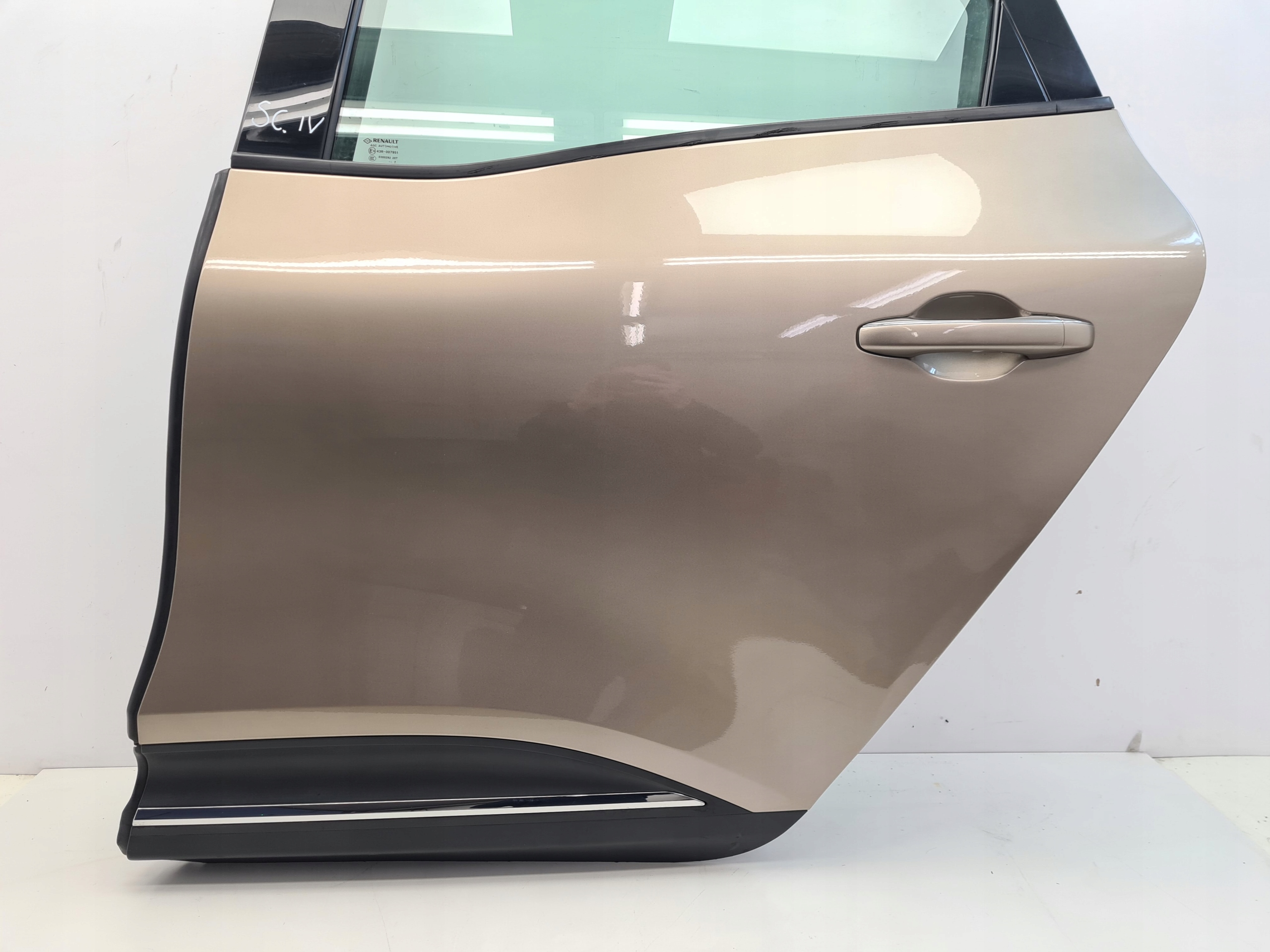 RENAULT SCENIC IV DRZWI LEWY TYŁ TEHNP Typ samochodu Samochody osobowe