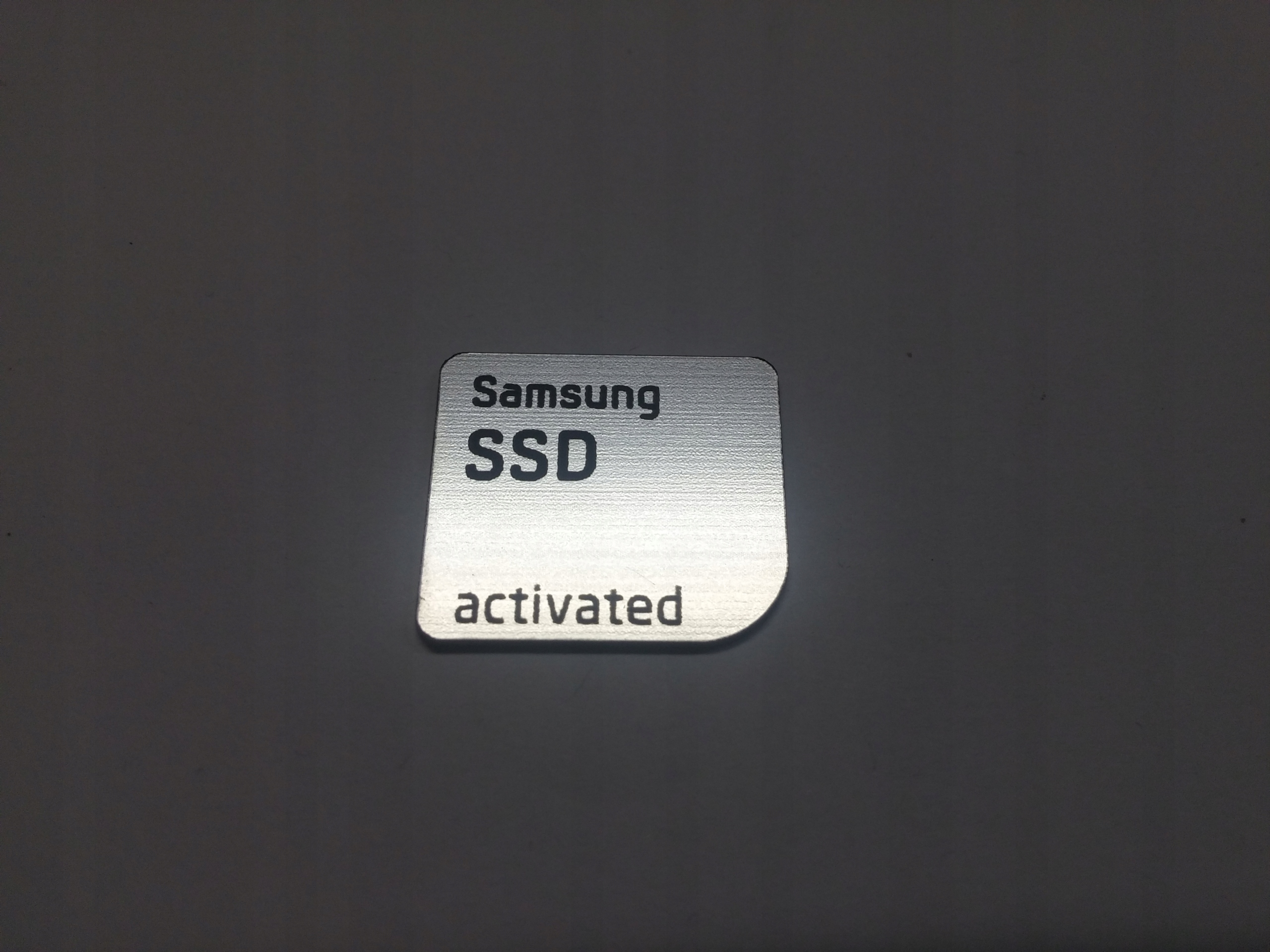 

Samsung Ssd naklejka emblemat 20 x 18 mm *srebrna