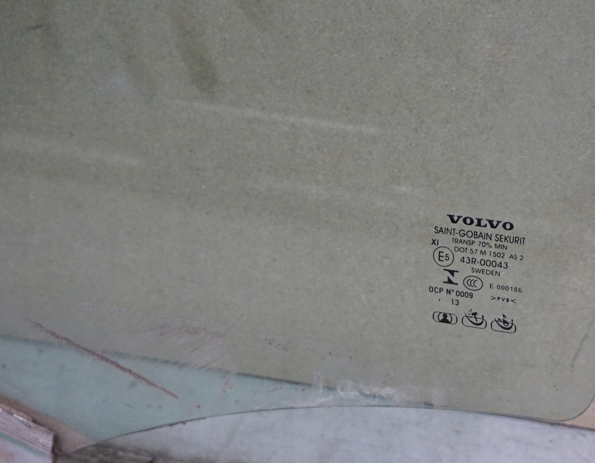 SZYBA DRZWI LEWY PRZOD VOLVO V60 S60 KLEJONA Installation side Left front