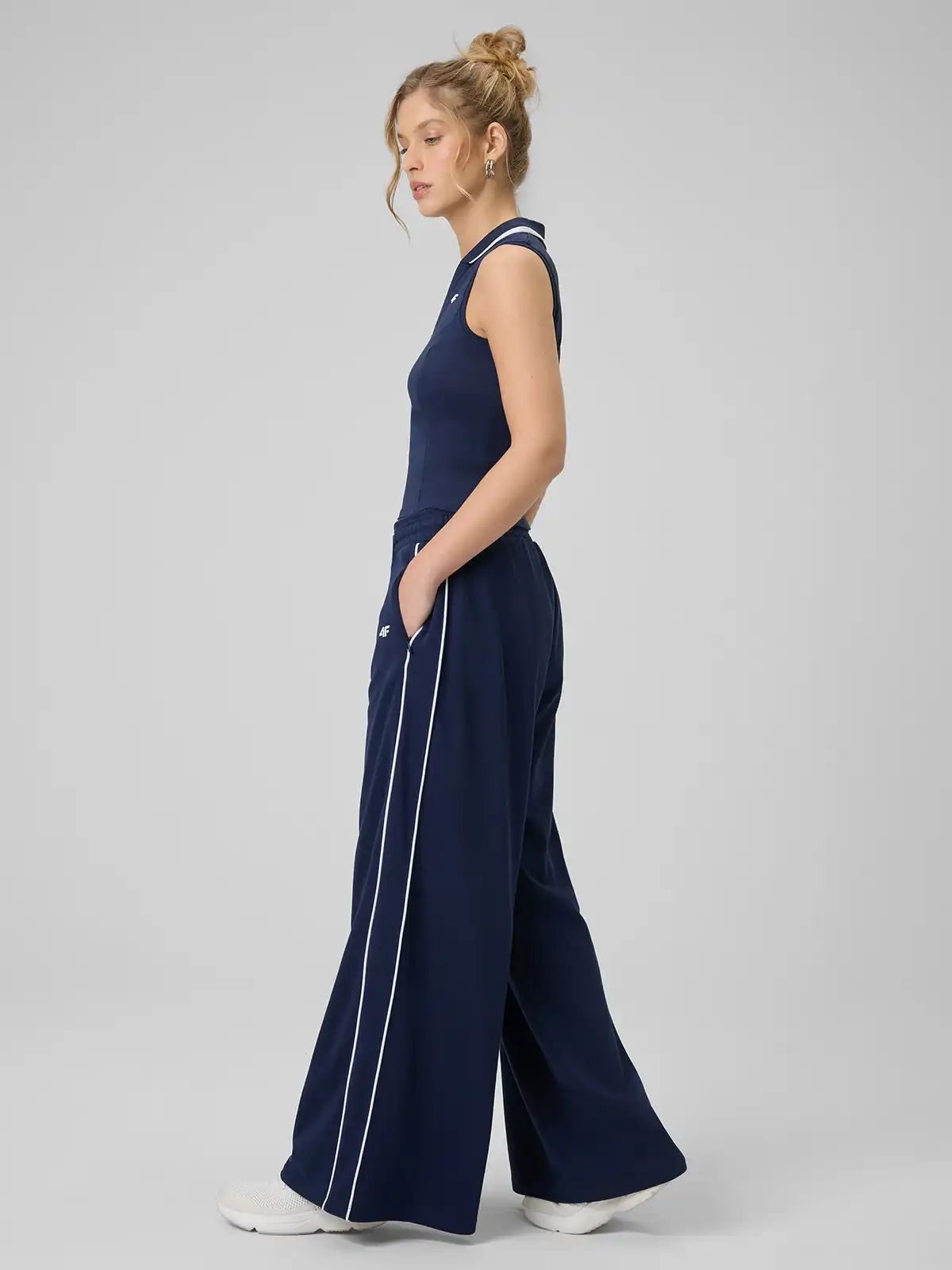 Spodnie Damskie 4F Dresowe Sportowe Z Rozszerzaną Nogawką L F1413 SS26