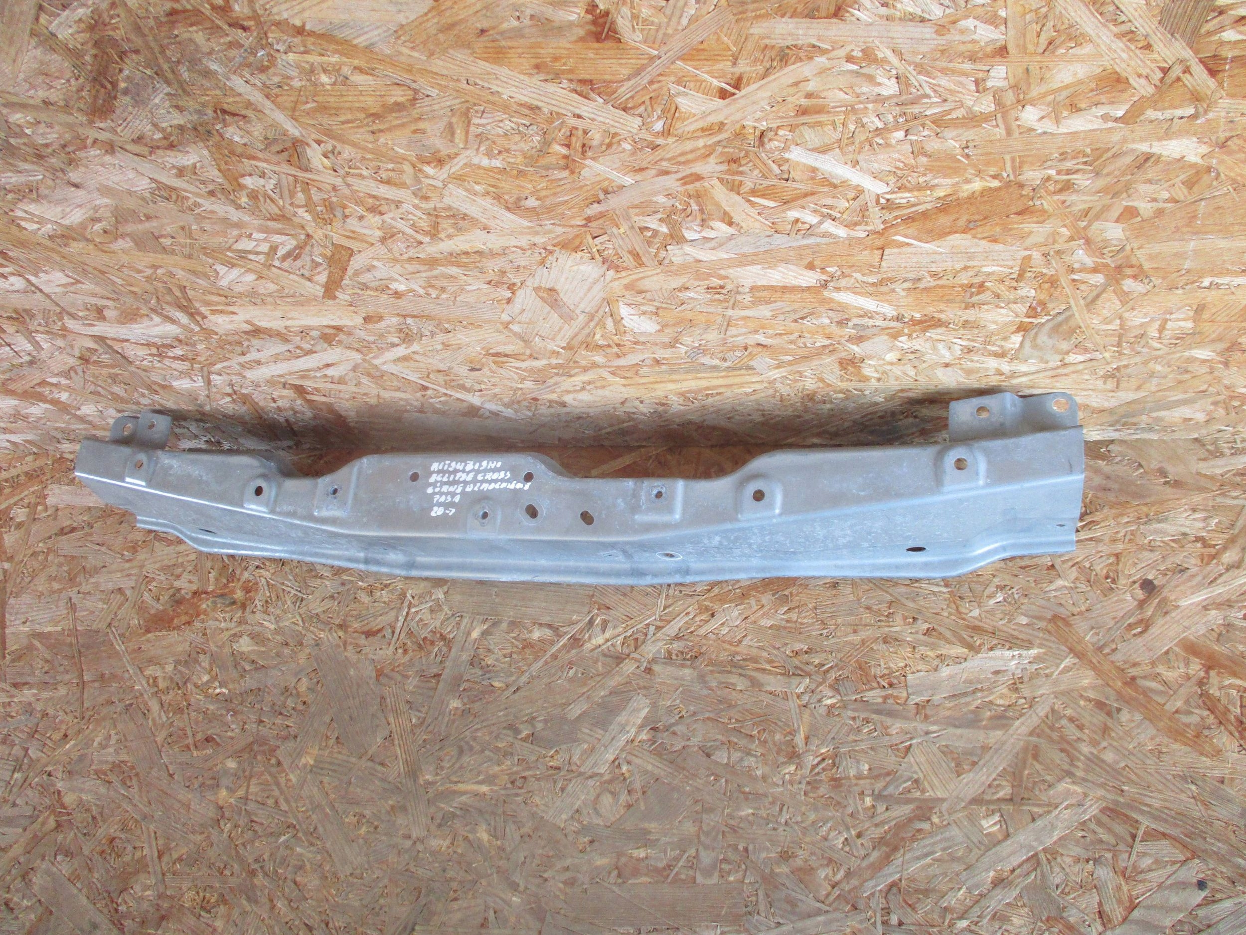 MITSUBISHI ECLIPSE CROSS LIFT 20- upper wall support of the front