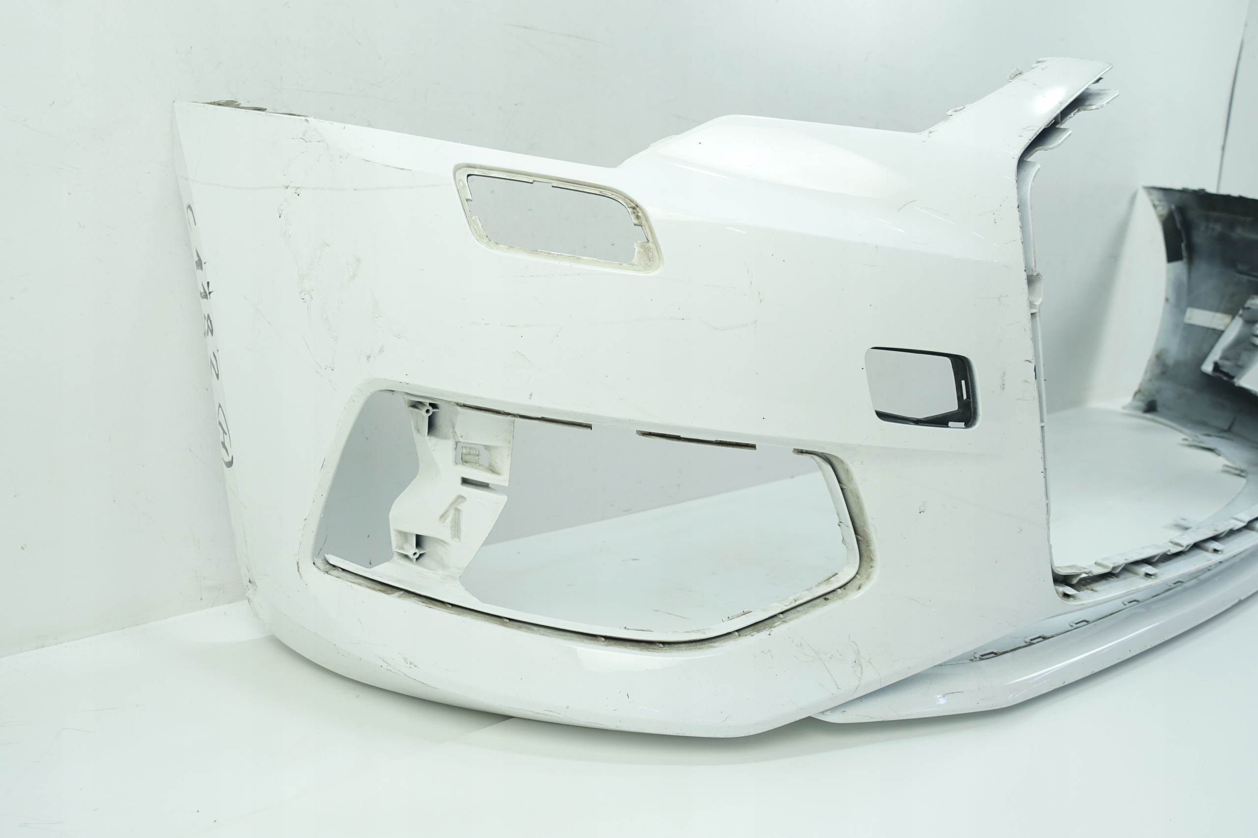 nárazník předek přední AUDI A6 C8 4K0 4K0807437