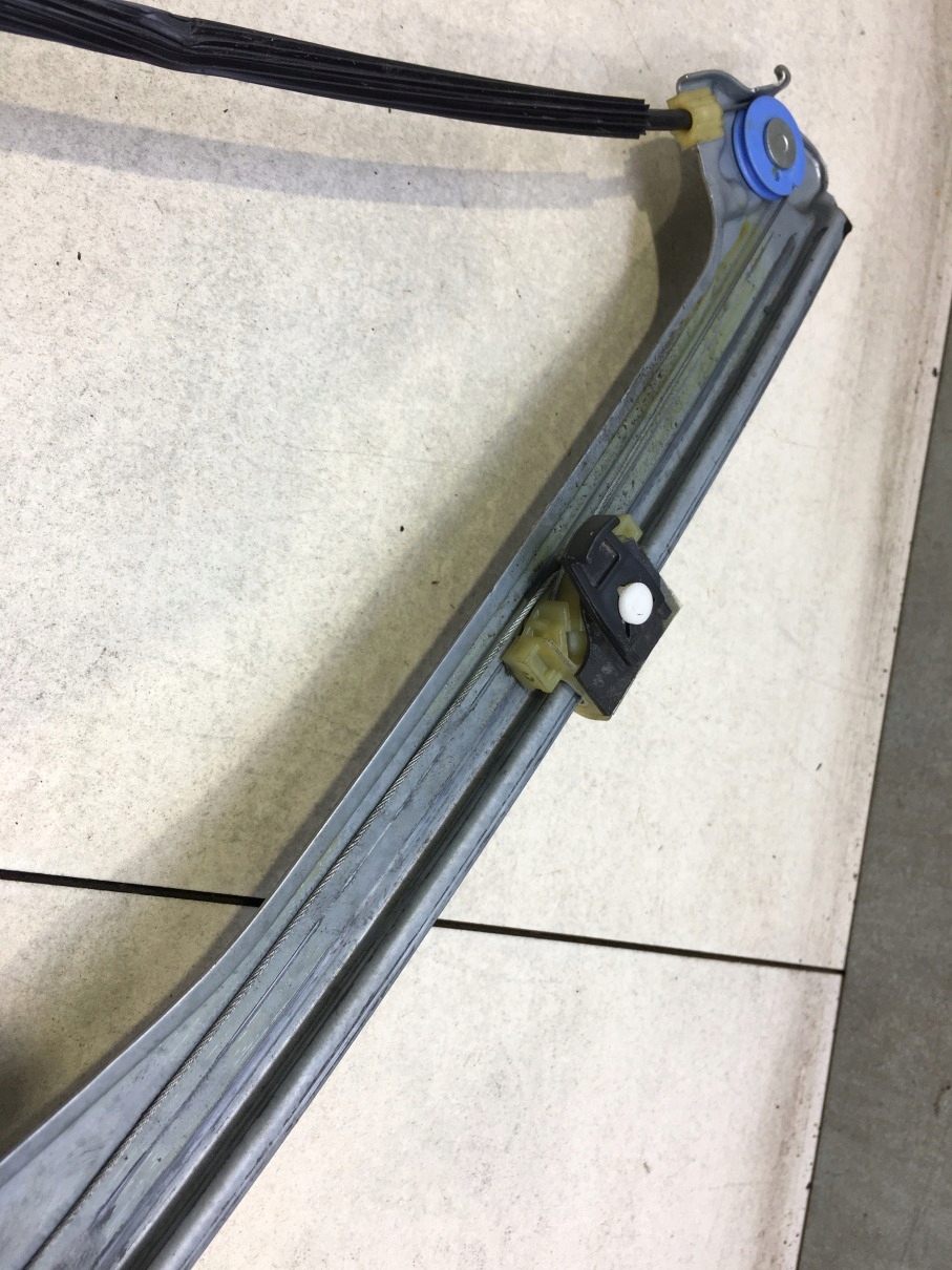window regulator left front LAGUNA III 807010002R