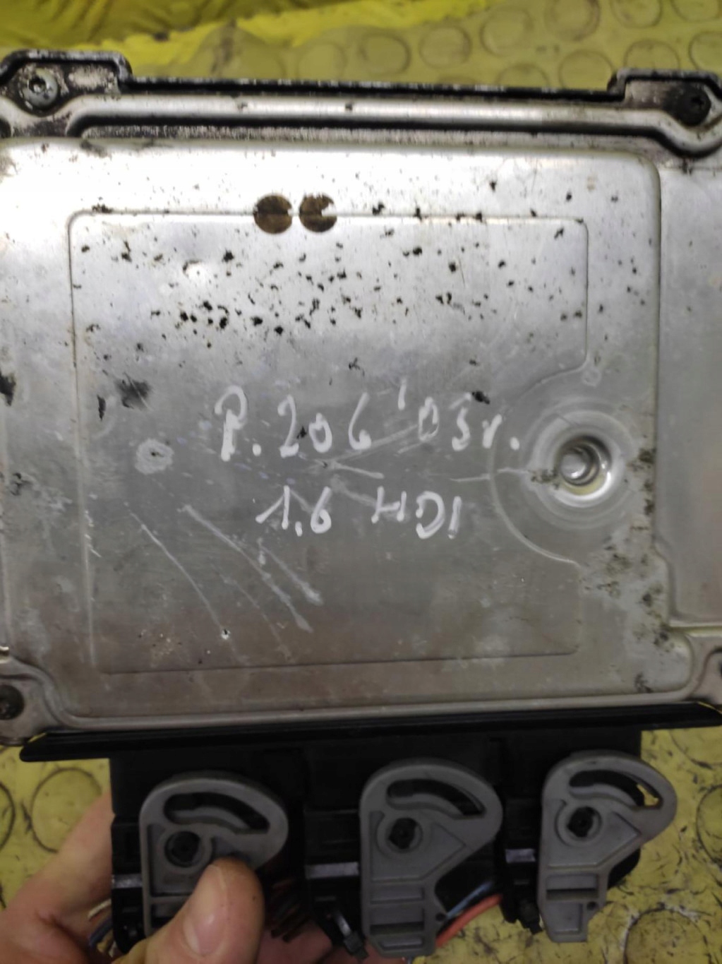PEUGEOT 206 1.6 HDI control unit of the engine 0281011560