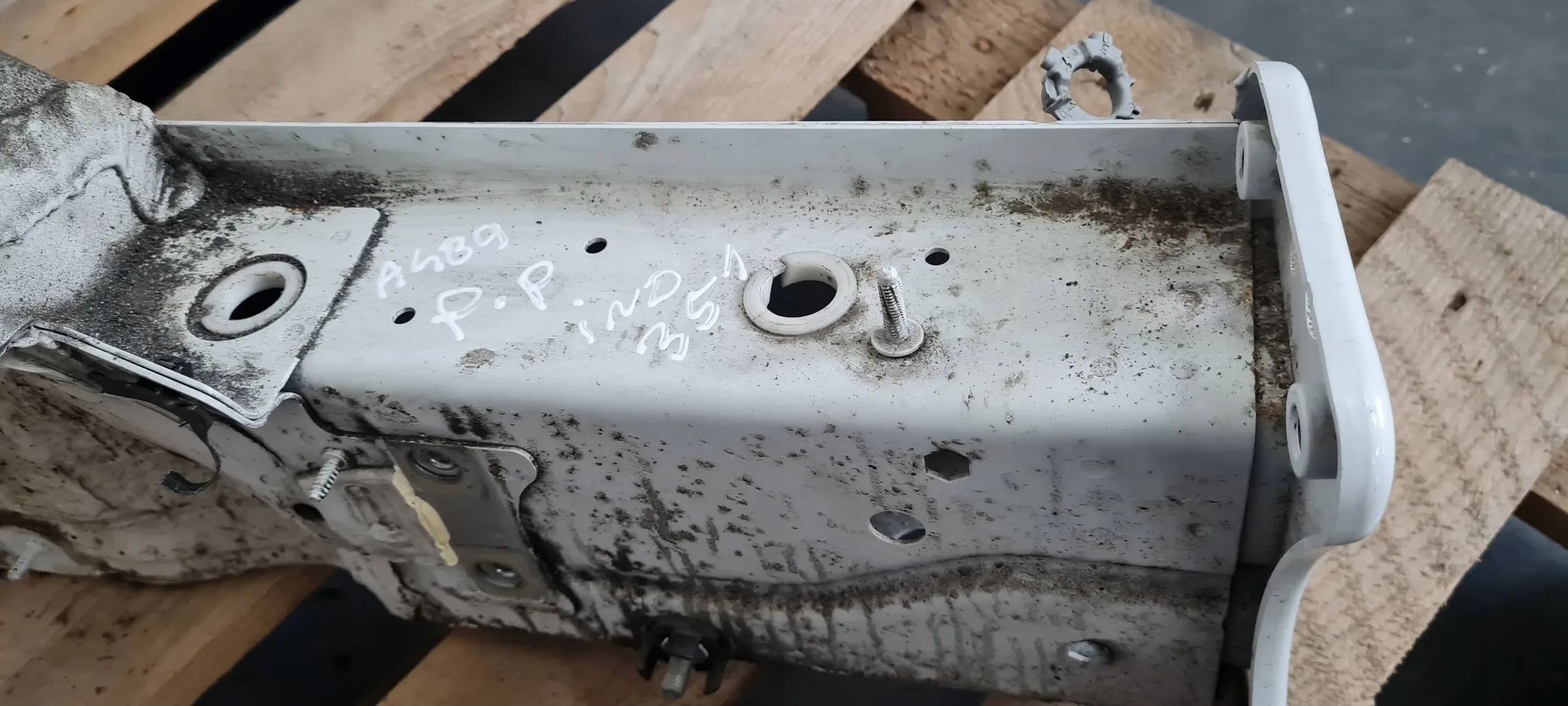 A4 B9 8W S4 quarter left left front LS9R A5 8W S5
