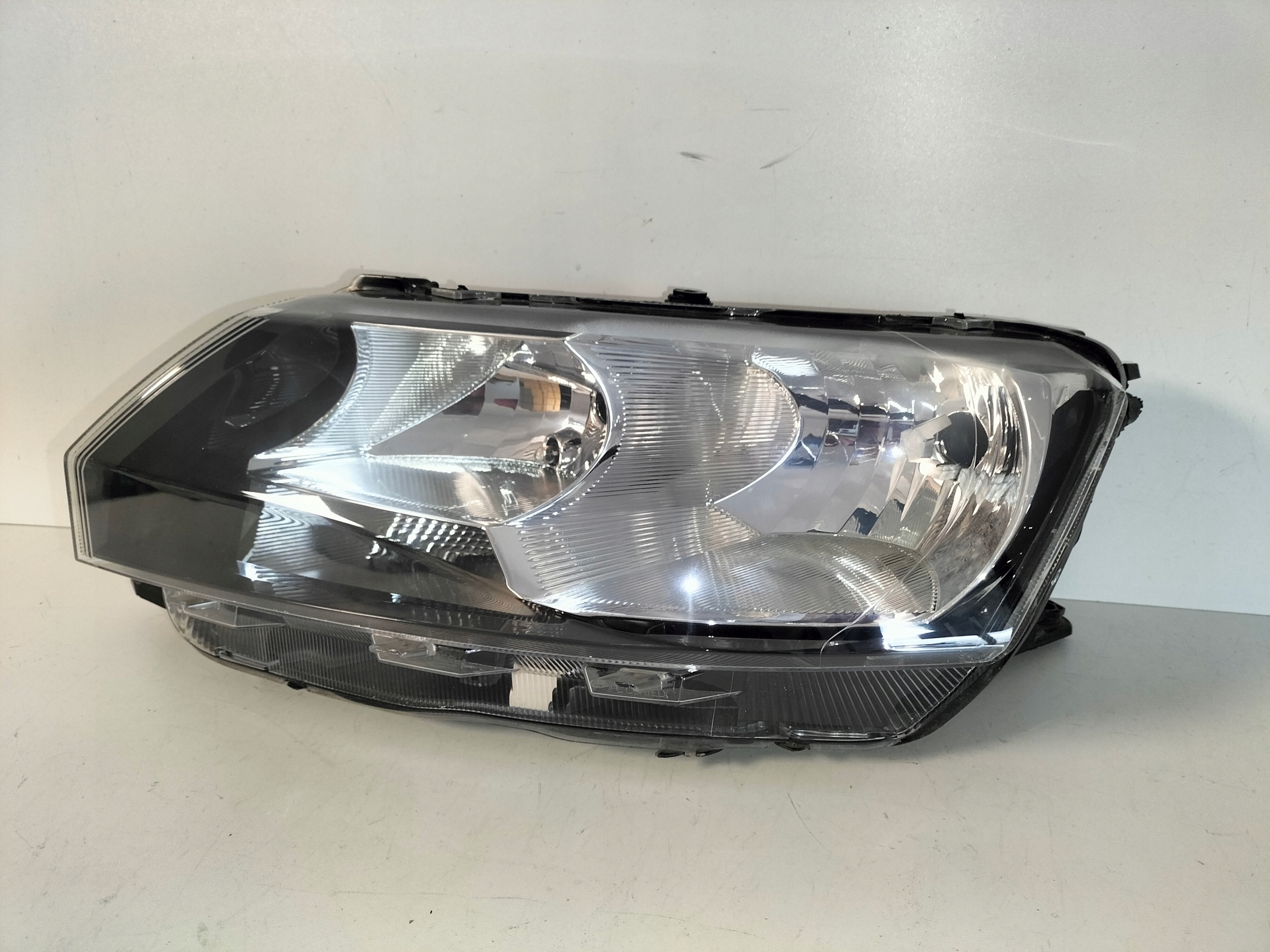 light front reflektor left SKODA RAPID 12-17