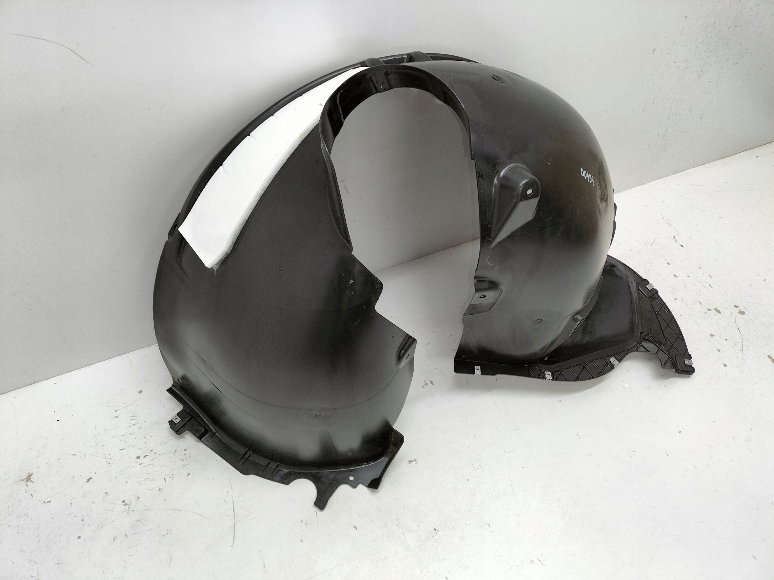 mudguard front front left VW TIGUAN III 24