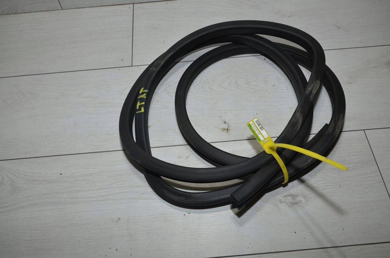 4712-0000 0 - Уплотнение двери внутр. левый задний Nissan X-Trail t31