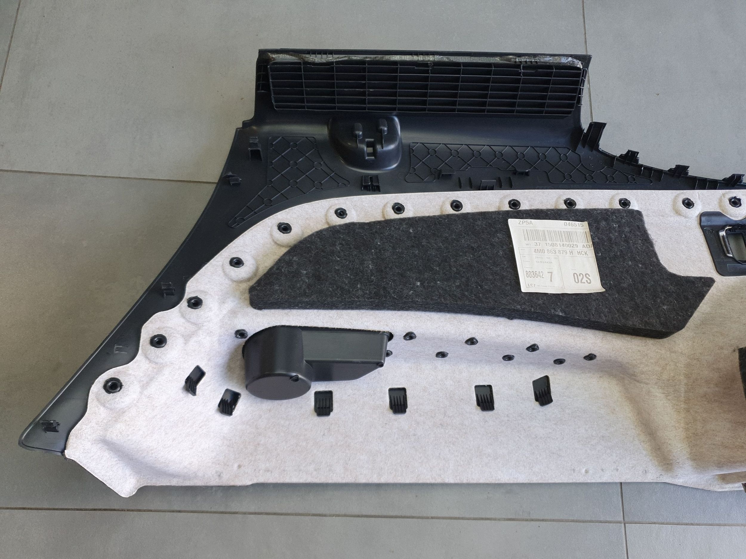 Audi Q7 4M boot upholstery left rear part 4M0863879H