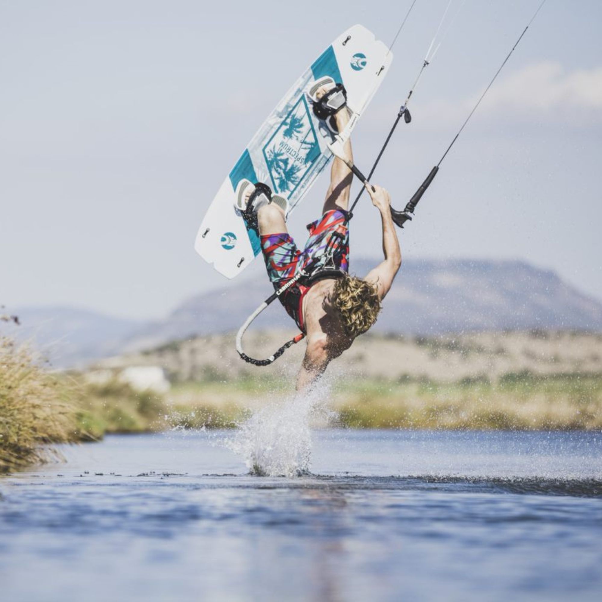 Deska kite Cabrinha Spectrum niebiesko-biała 140 c Marka Cabrinha