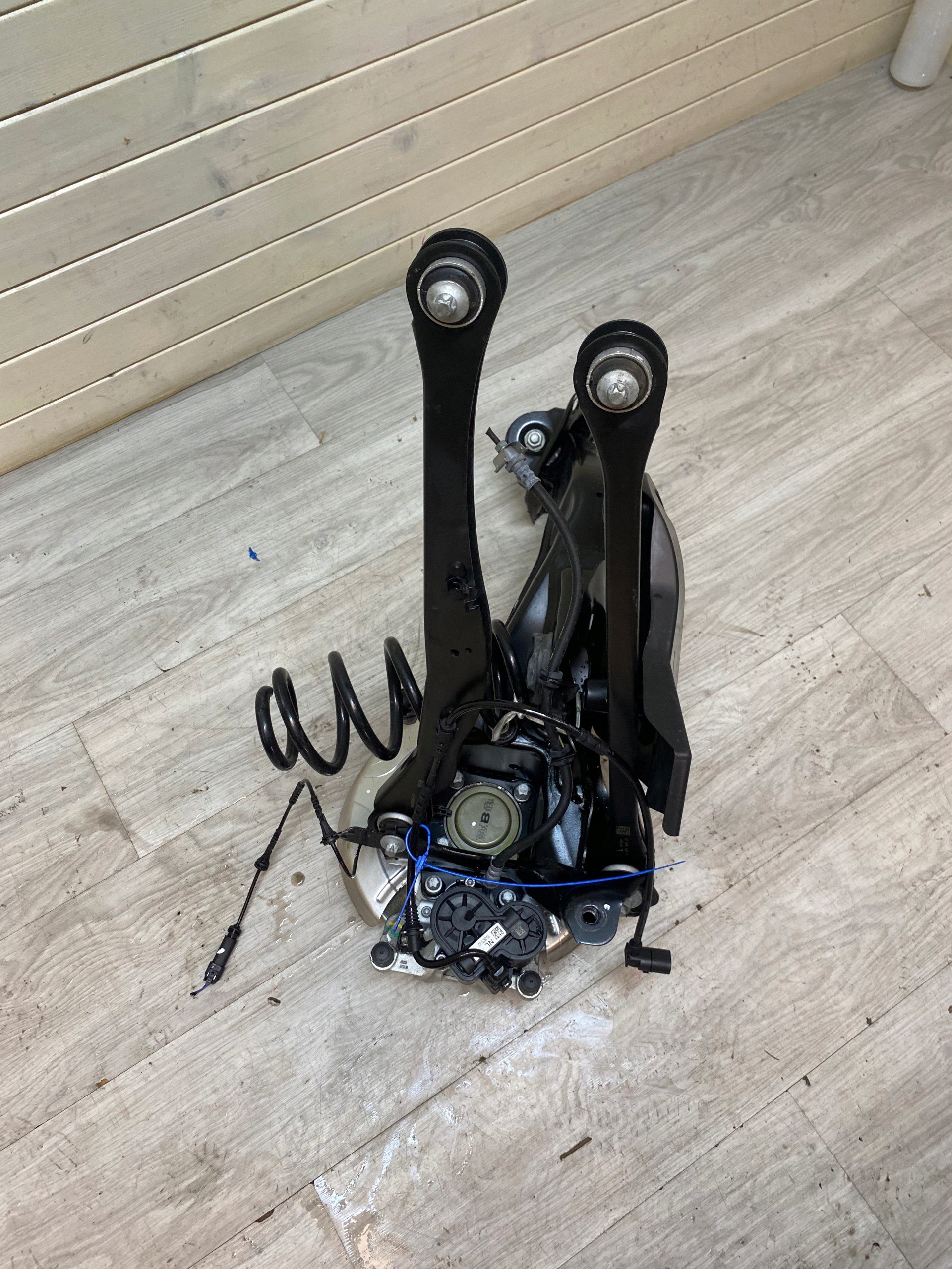 MINI F54 swing arm TARCZ left rear part