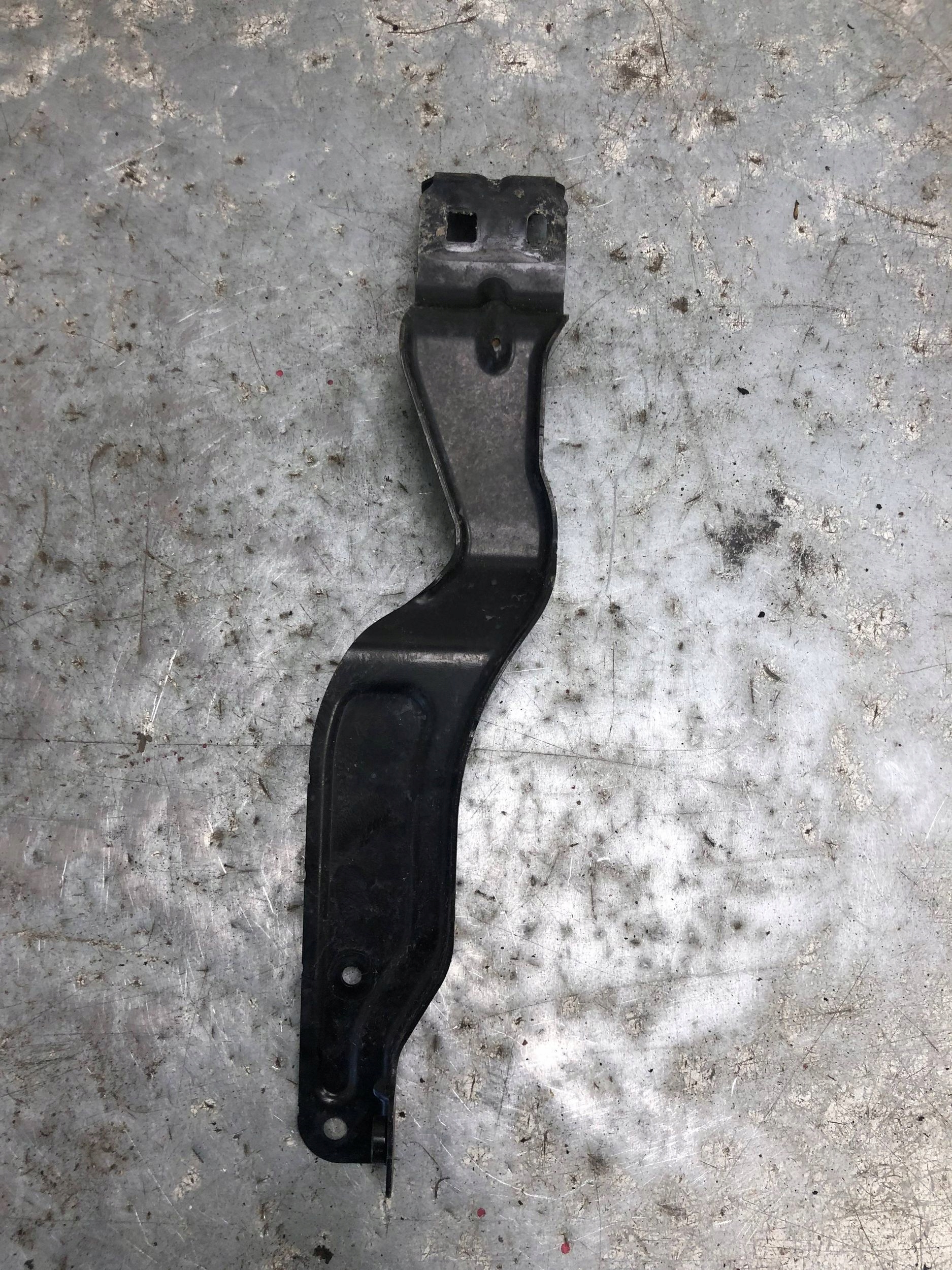 console holder supports right front MERCEDES W204 204620594