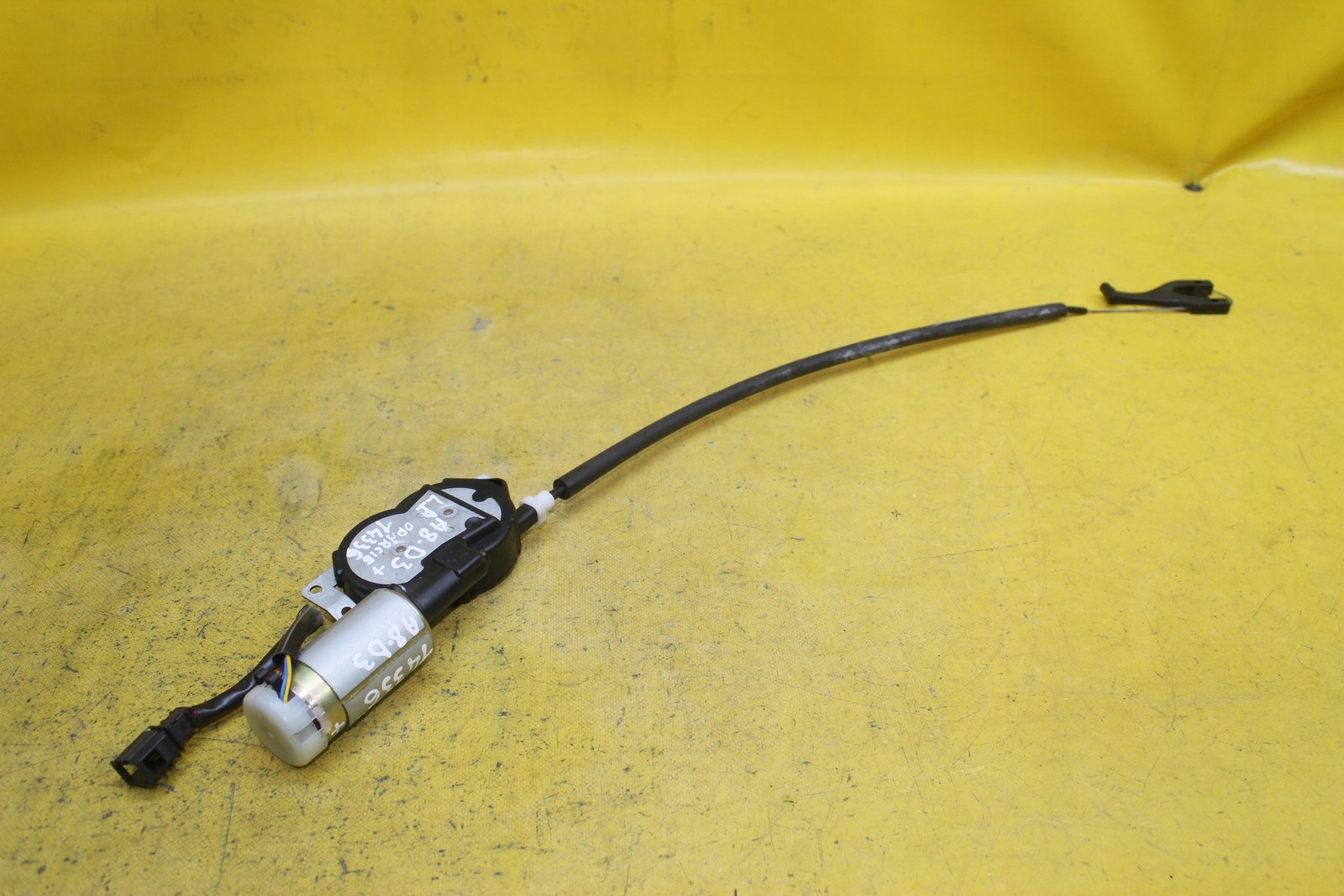 Двигатель сиденья левый передний A8 D3 8515400