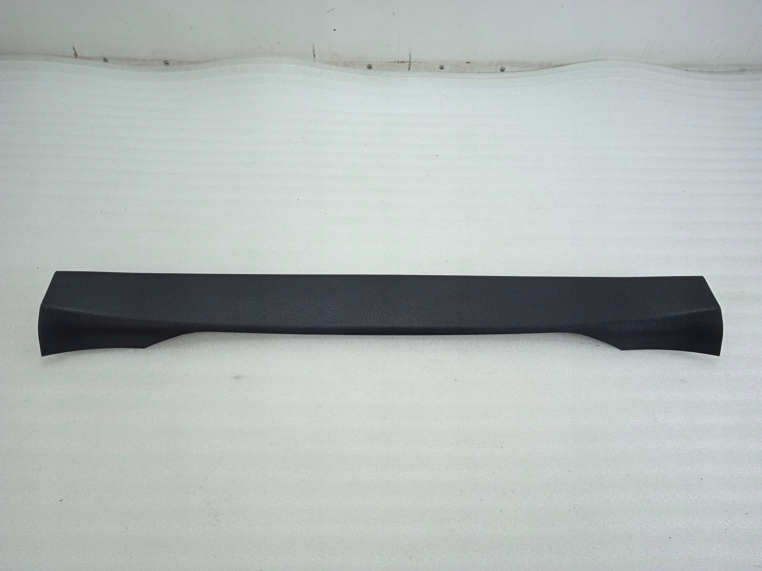 81760-J5000 - KIA STINGER GT НАКЛАДКА БАГАЖНИКА