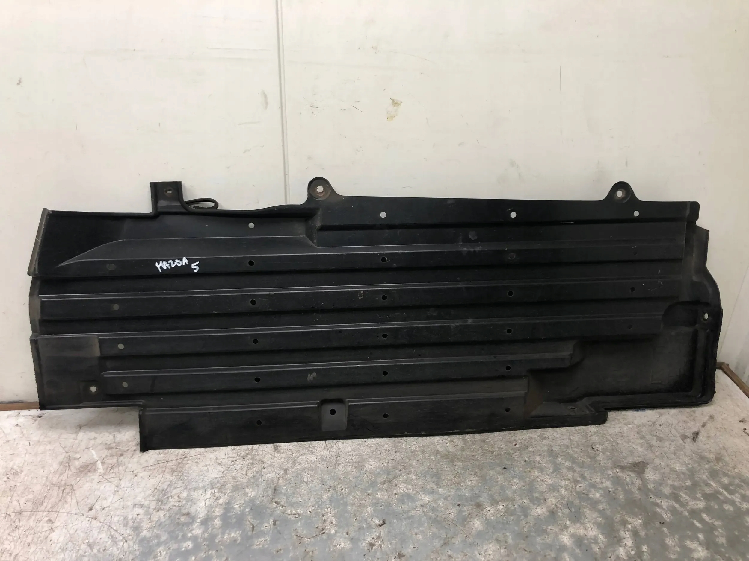 cover chassis left MAZDA 5 C235-56371