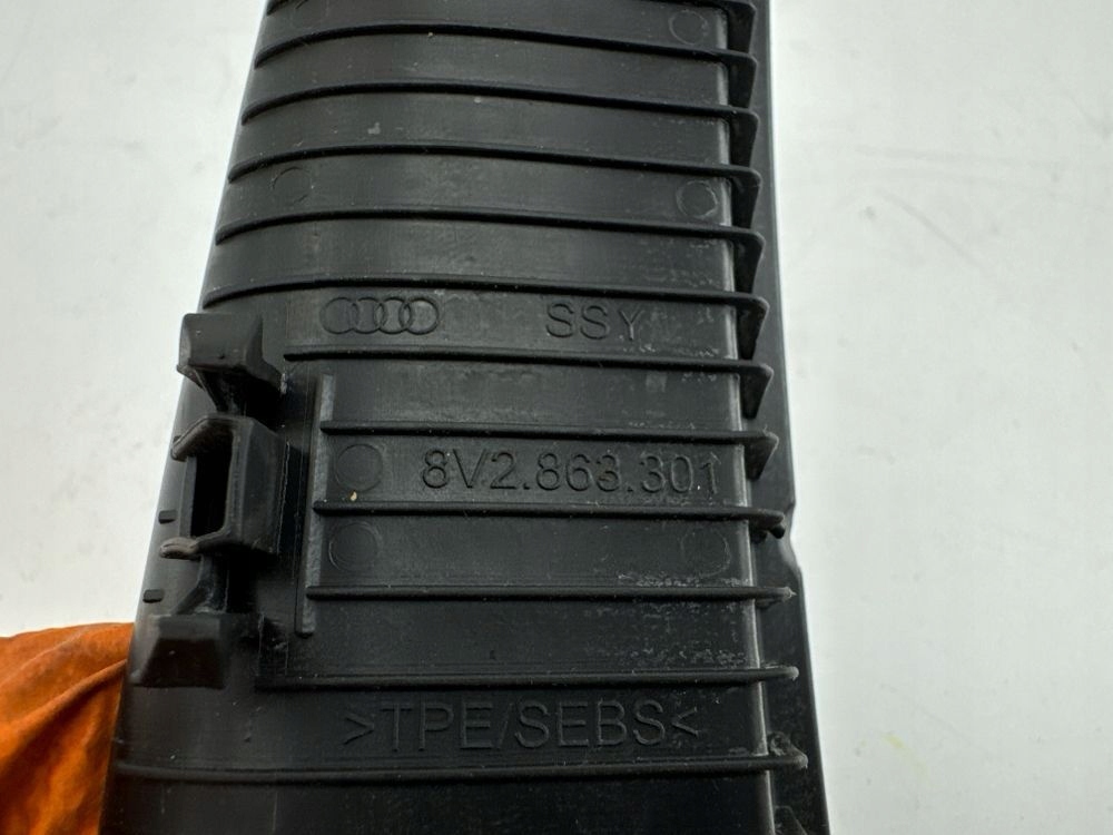 Audi A3 S3 8V 2016 бардачок консоль средняя