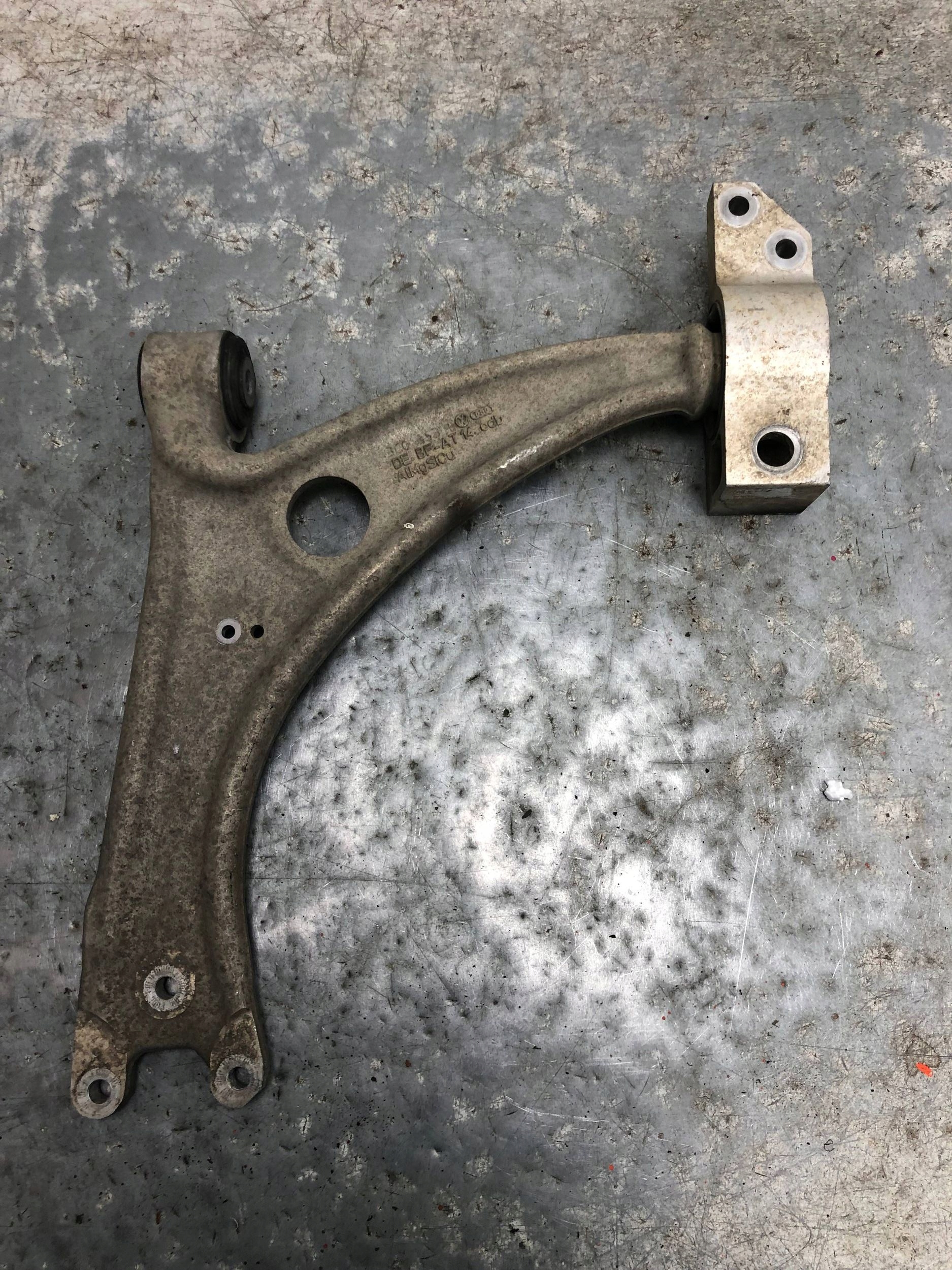 arm right front VW PASSAT CC LIFT 3C0407151H