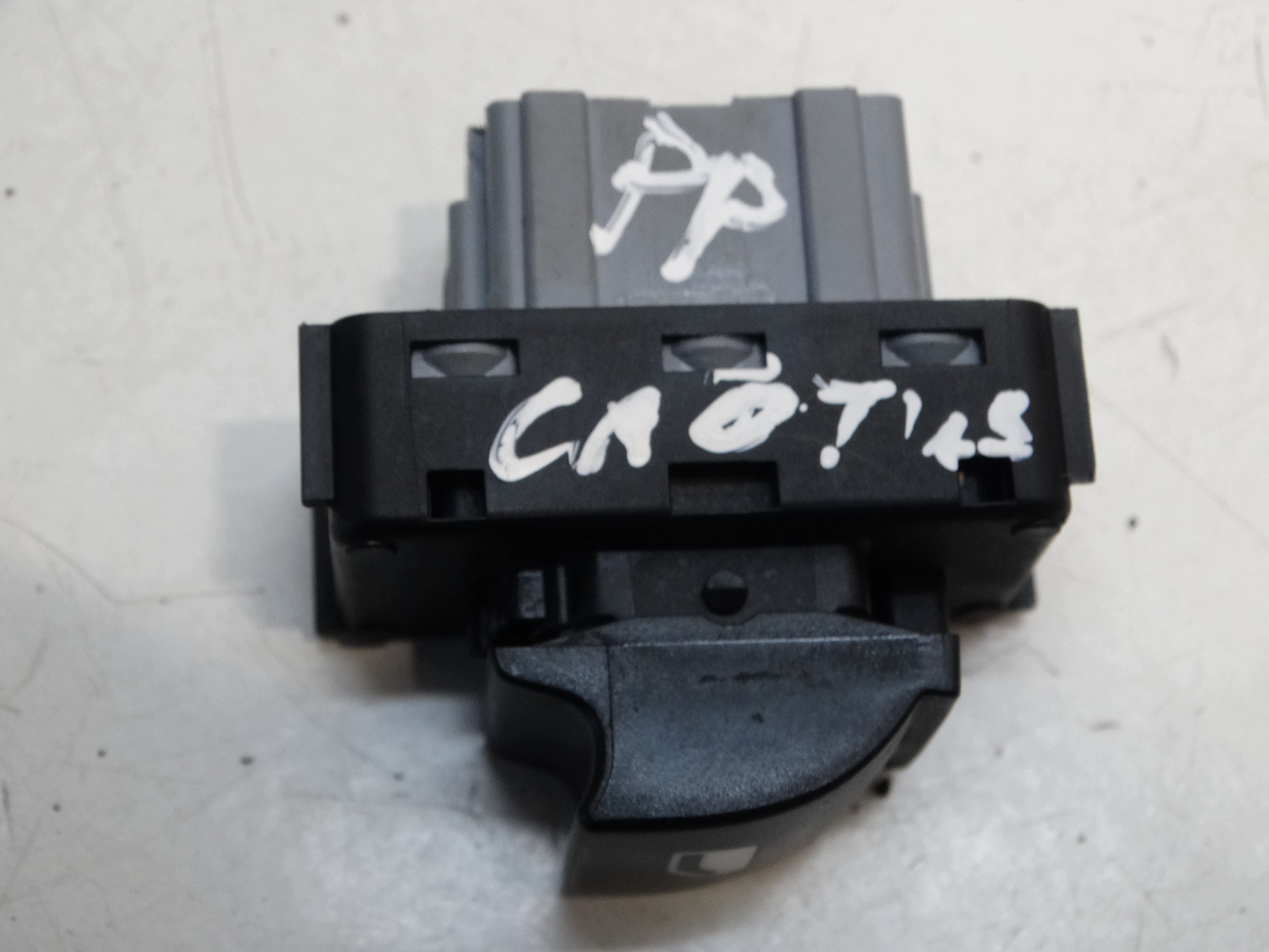window control switch right front CITROEN C4 CACTUS 2016R.